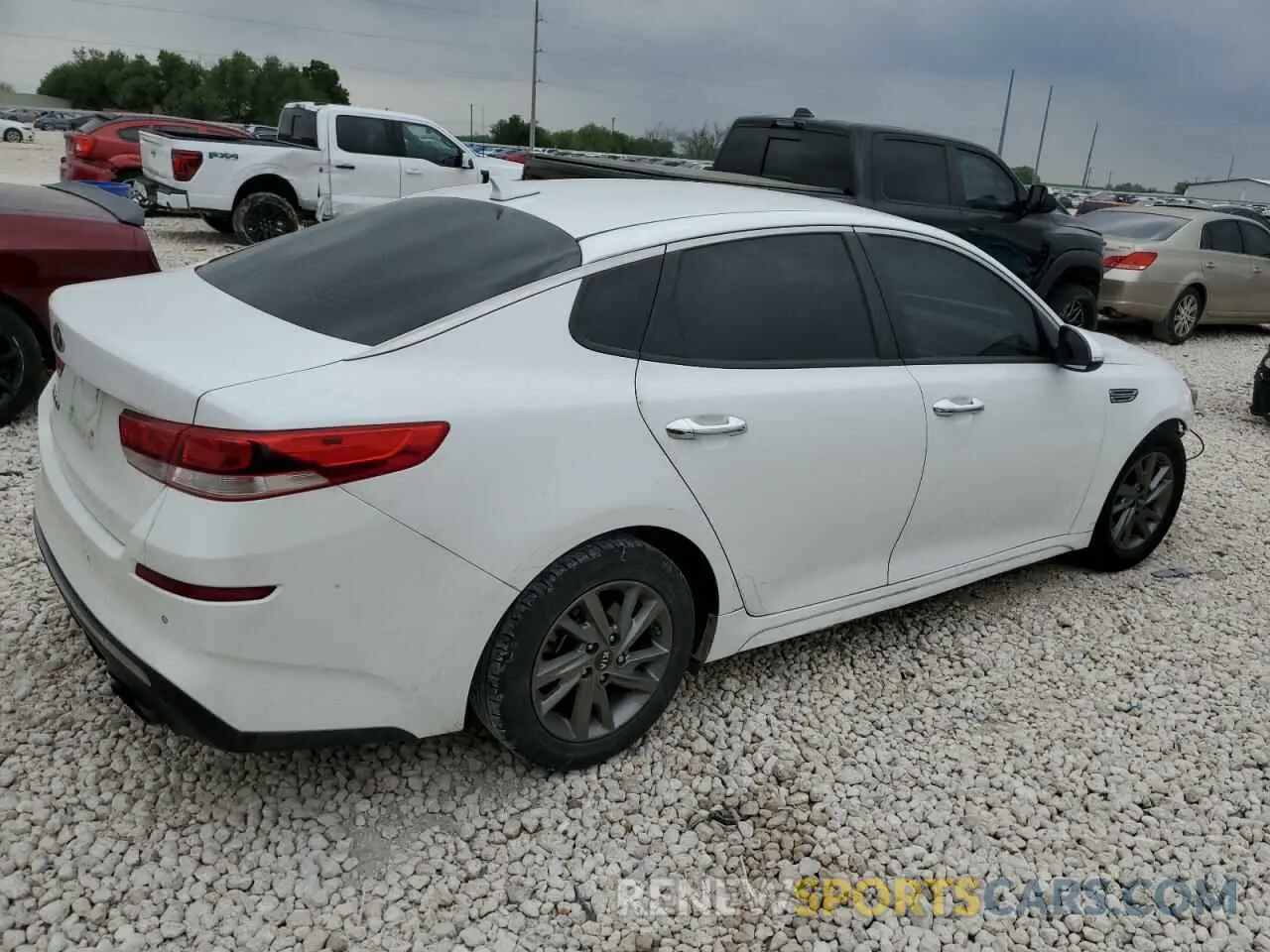 3 fotografías del automóvil dañado 5XXGT4L31KG338530 KIA OPTIMA 2019