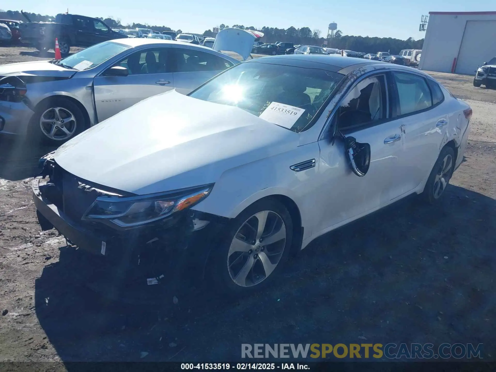 2 fotografías del automóvil dañado 5XXGT4L31KG347762 KIA OPTIMA 2019