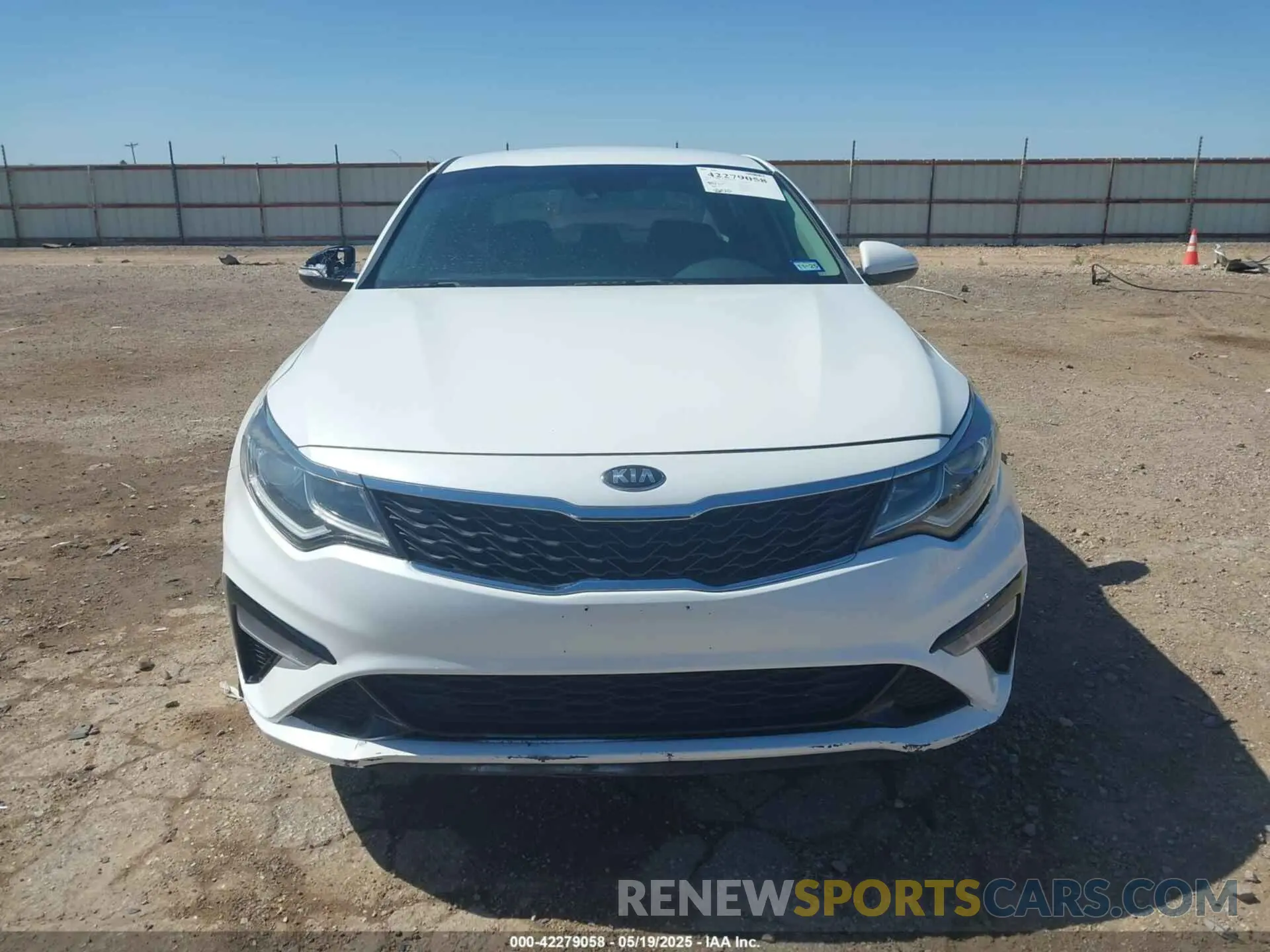 12 fotografías del automóvil dañado 5XXGT4L31KG356414 KIA OPTIMA 2019