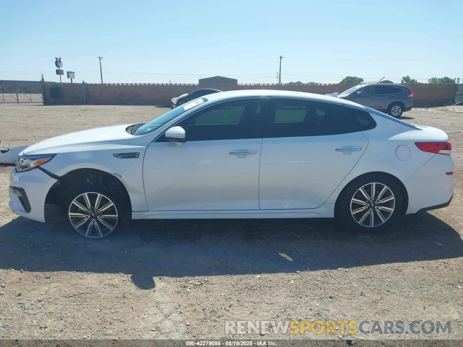 14 fotografías del automóvil dañado 5XXGT4L31KG356414 KIA OPTIMA 2019