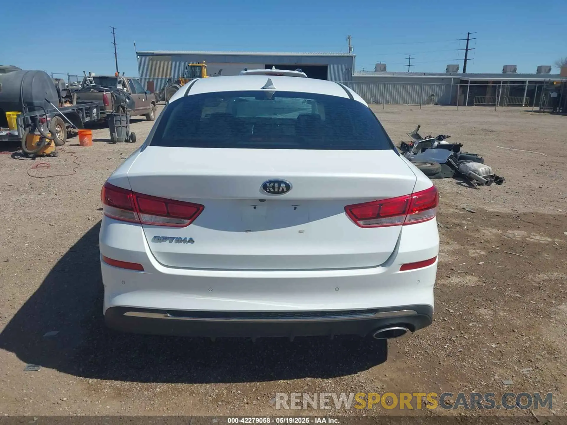 16 fotografías del automóvil dañado 5XXGT4L31KG356414 KIA OPTIMA 2019