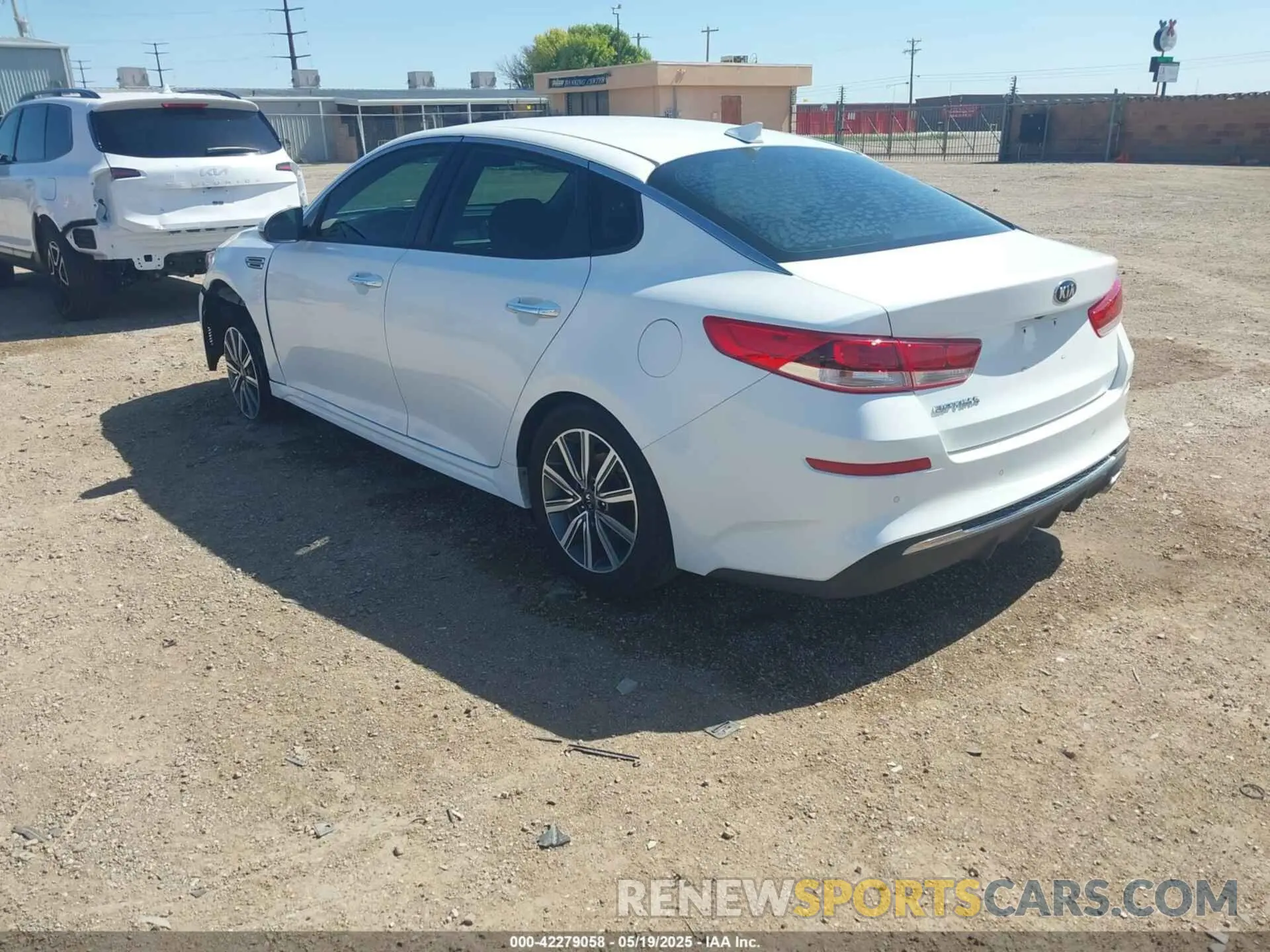 3 fotografías del automóvil dañado 5XXGT4L31KG356414 KIA OPTIMA 2019