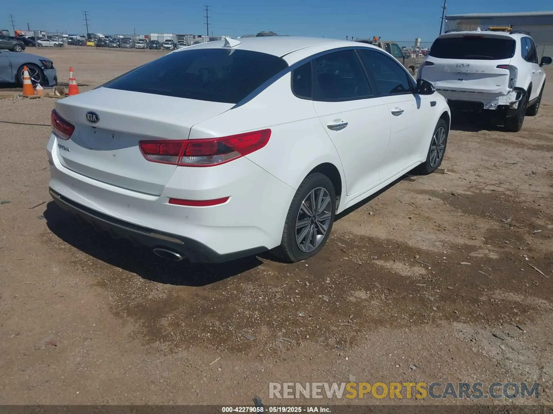 4 fotografías del automóvil dañado 5XXGT4L31KG356414 KIA OPTIMA 2019