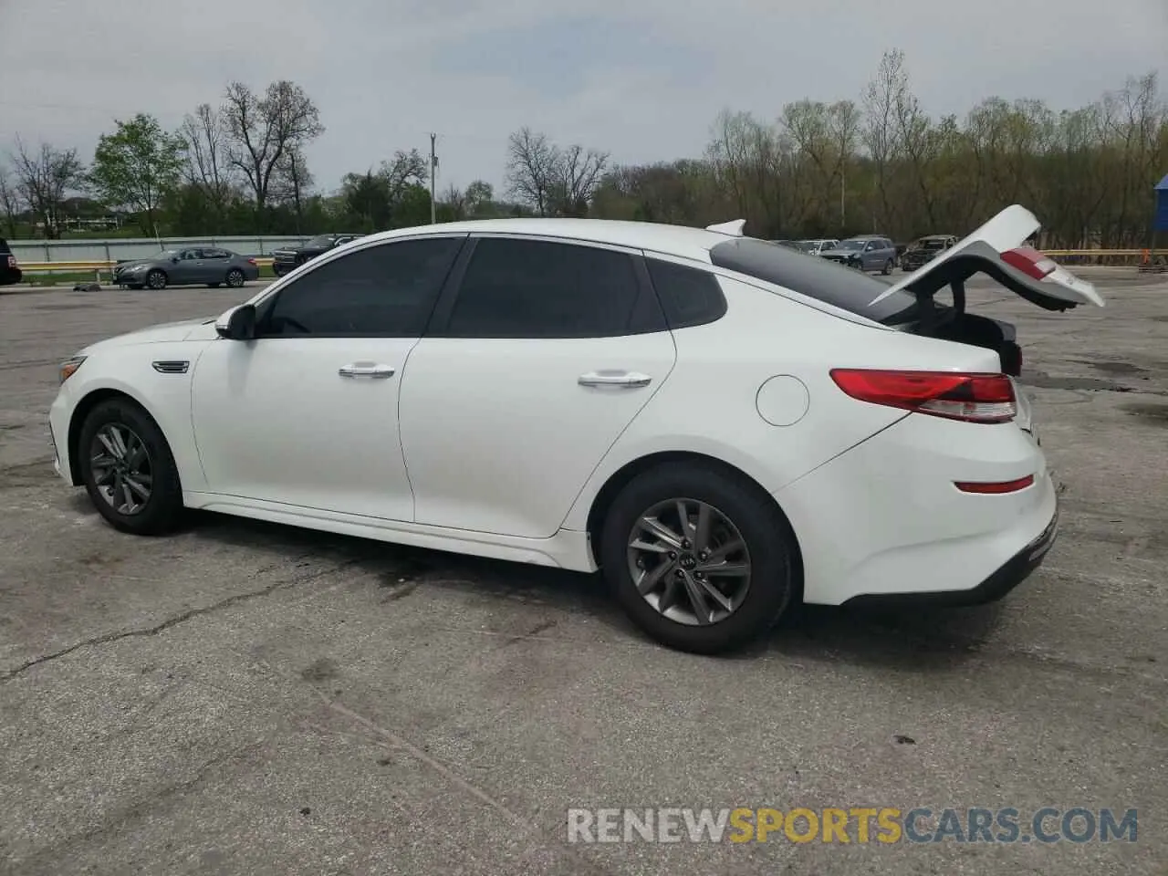 2 fotografías del automóvil dañado 5XXGT4L31KG357806 KIA OPTIMA 2019