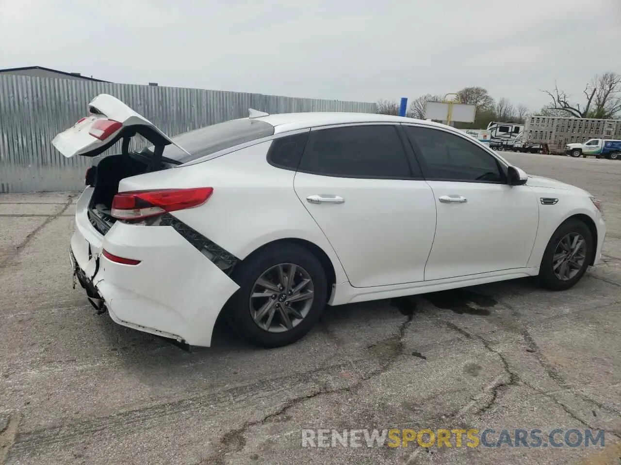 3 fotografías del automóvil dañado 5XXGT4L31KG357806 KIA OPTIMA 2019