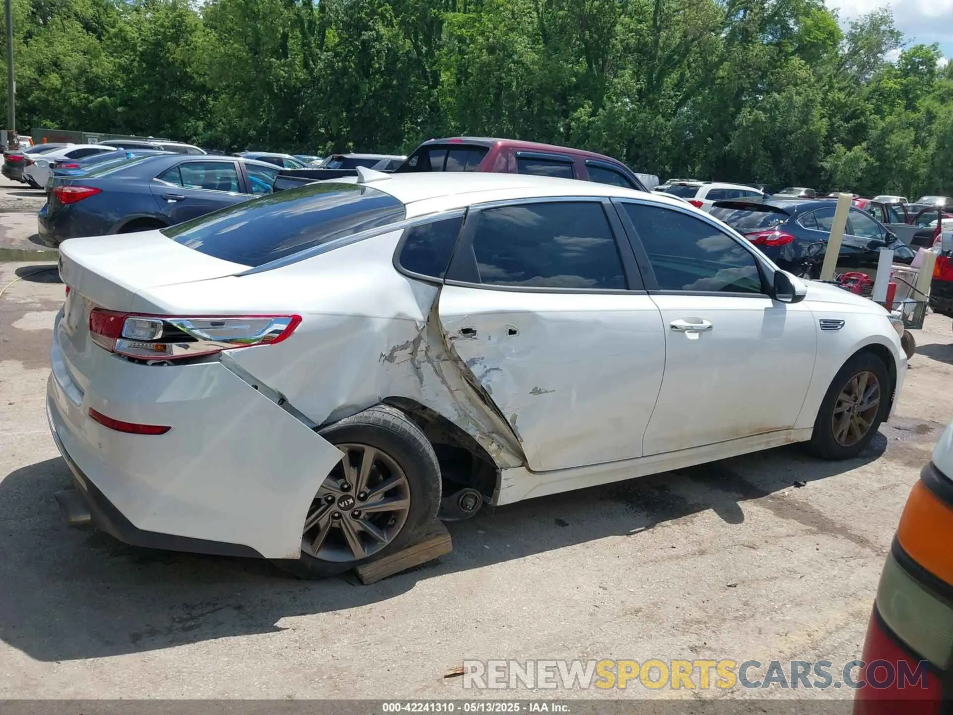 12 fotografías del automóvil dañado 5XXGT4L31KG364786 KIA OPTIMA 2019