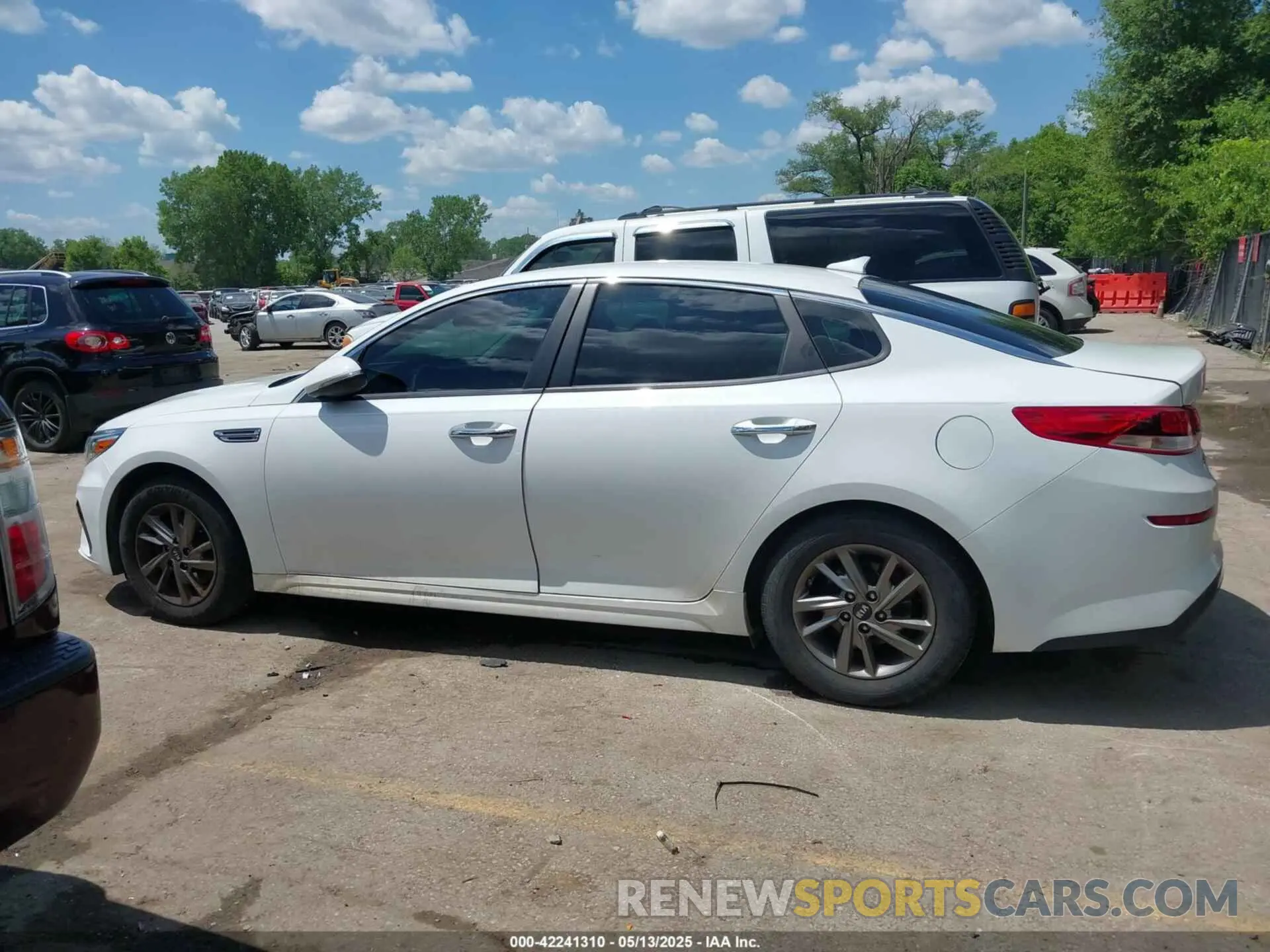 13 fotografías del automóvil dañado 5XXGT4L31KG364786 KIA OPTIMA 2019
