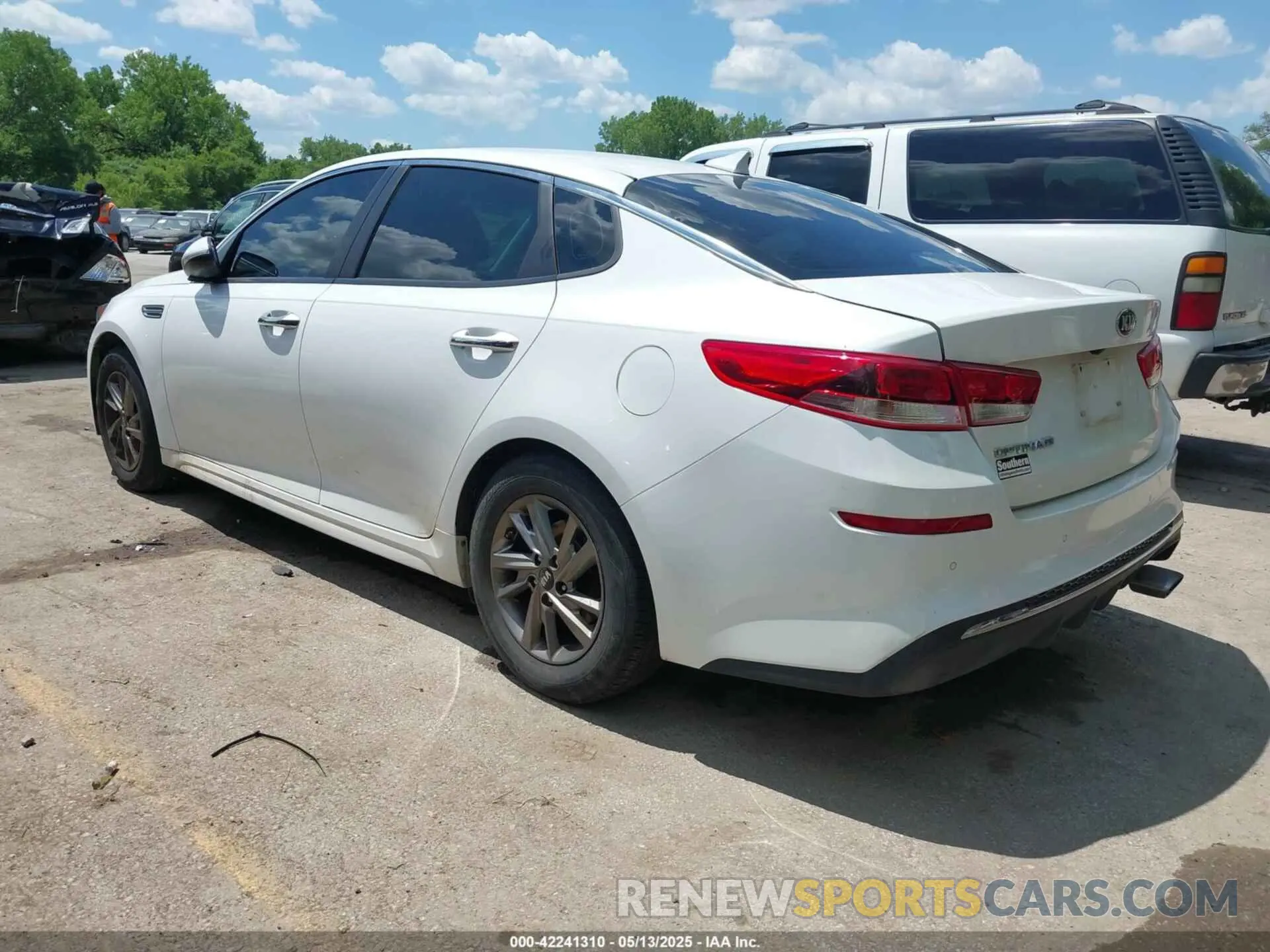 3 fotografías del automóvil dañado 5XXGT4L31KG364786 KIA OPTIMA 2019