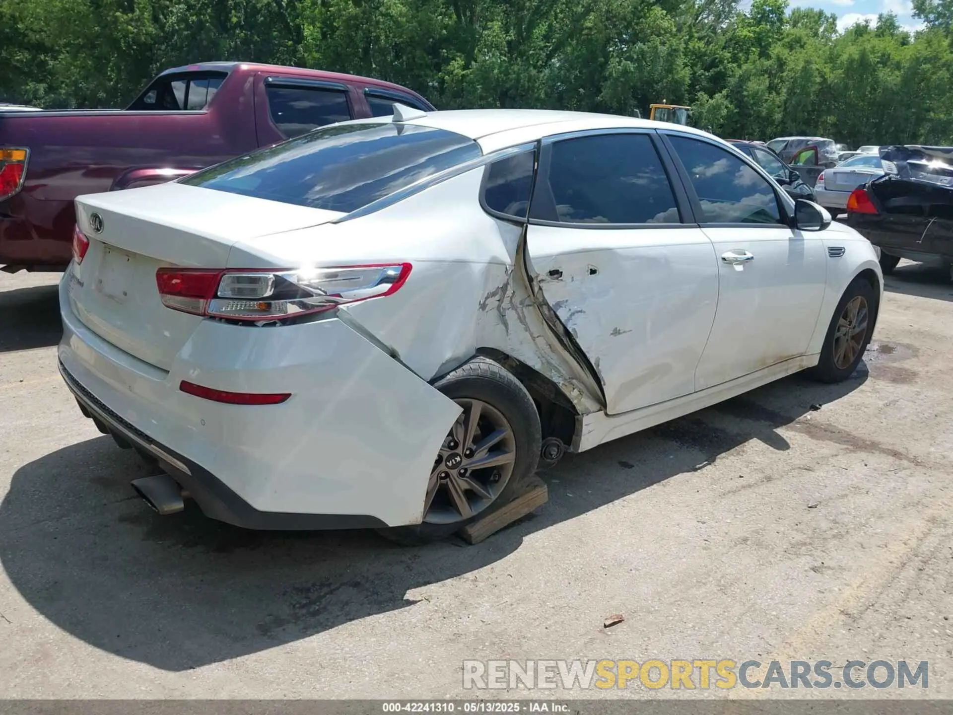 4 fotografías del automóvil dañado 5XXGT4L31KG364786 KIA OPTIMA 2019