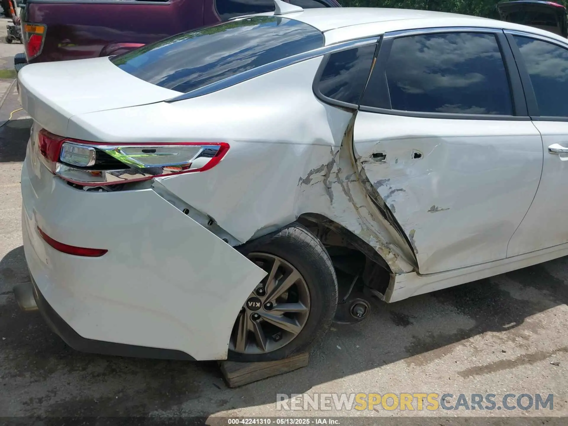 6 fotografías del automóvil dañado 5XXGT4L31KG364786 KIA OPTIMA 2019