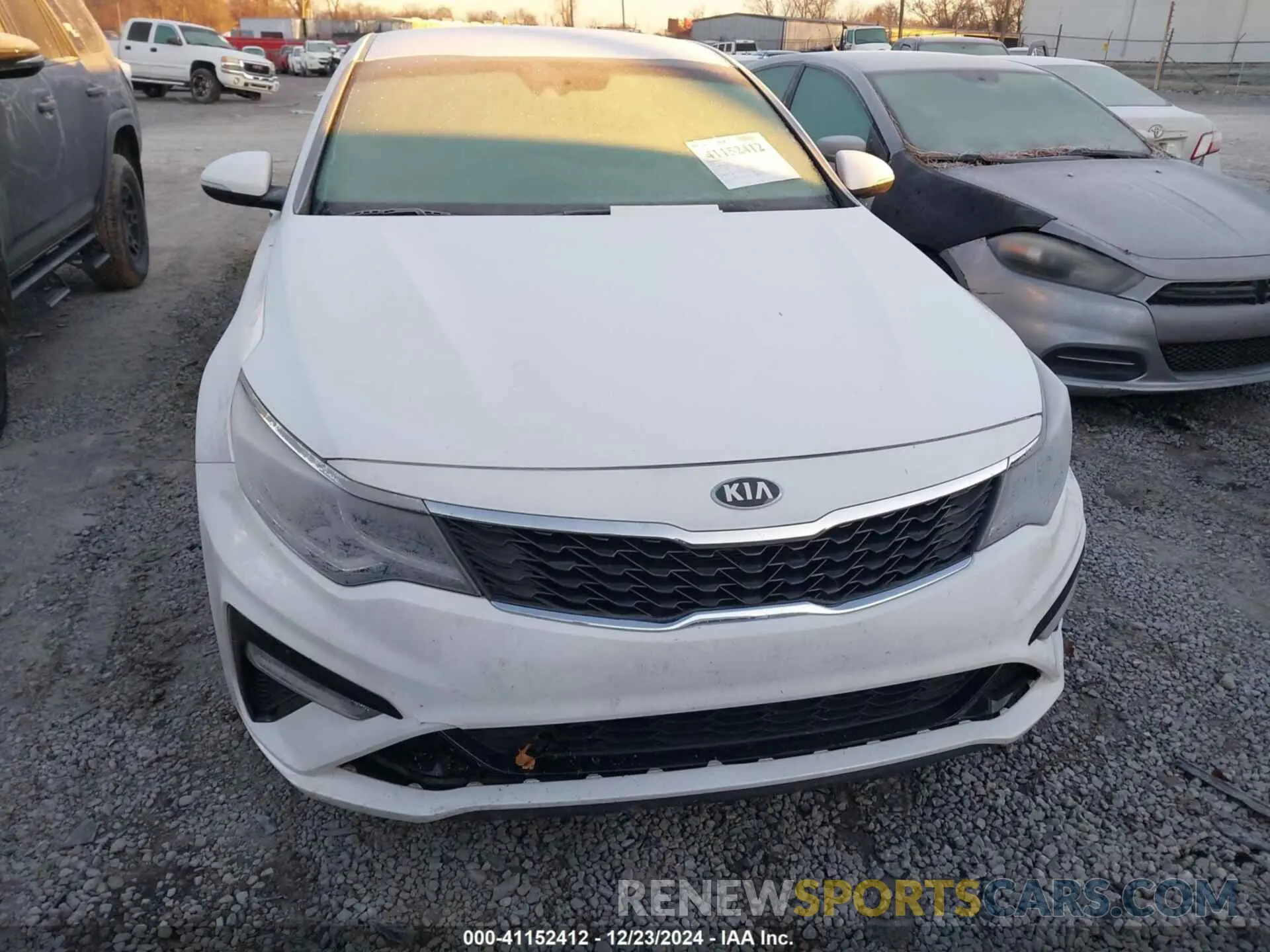 12 fotografías del automóvil dañado 5XXGT4L31KG365159 KIA OPTIMA 2019