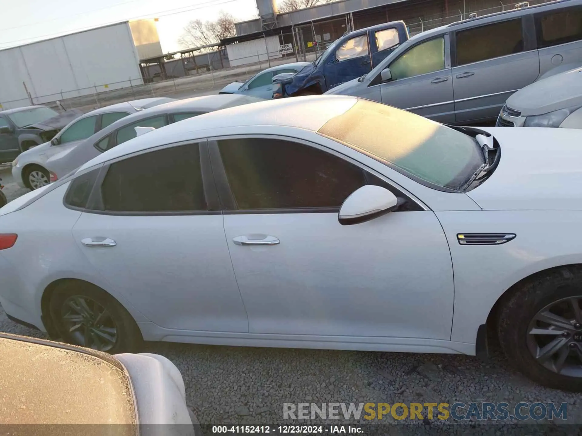 13 fotografías del automóvil dañado 5XXGT4L31KG365159 KIA OPTIMA 2019