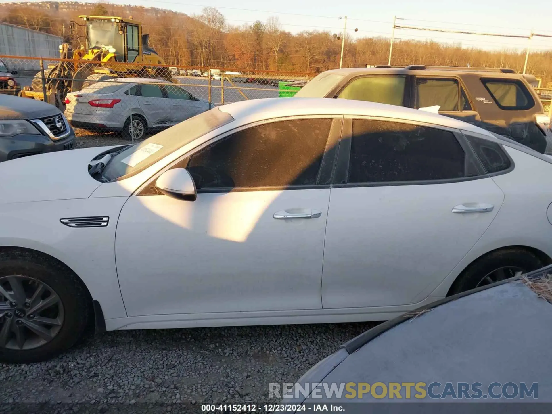 14 fotografías del automóvil dañado 5XXGT4L31KG365159 KIA OPTIMA 2019