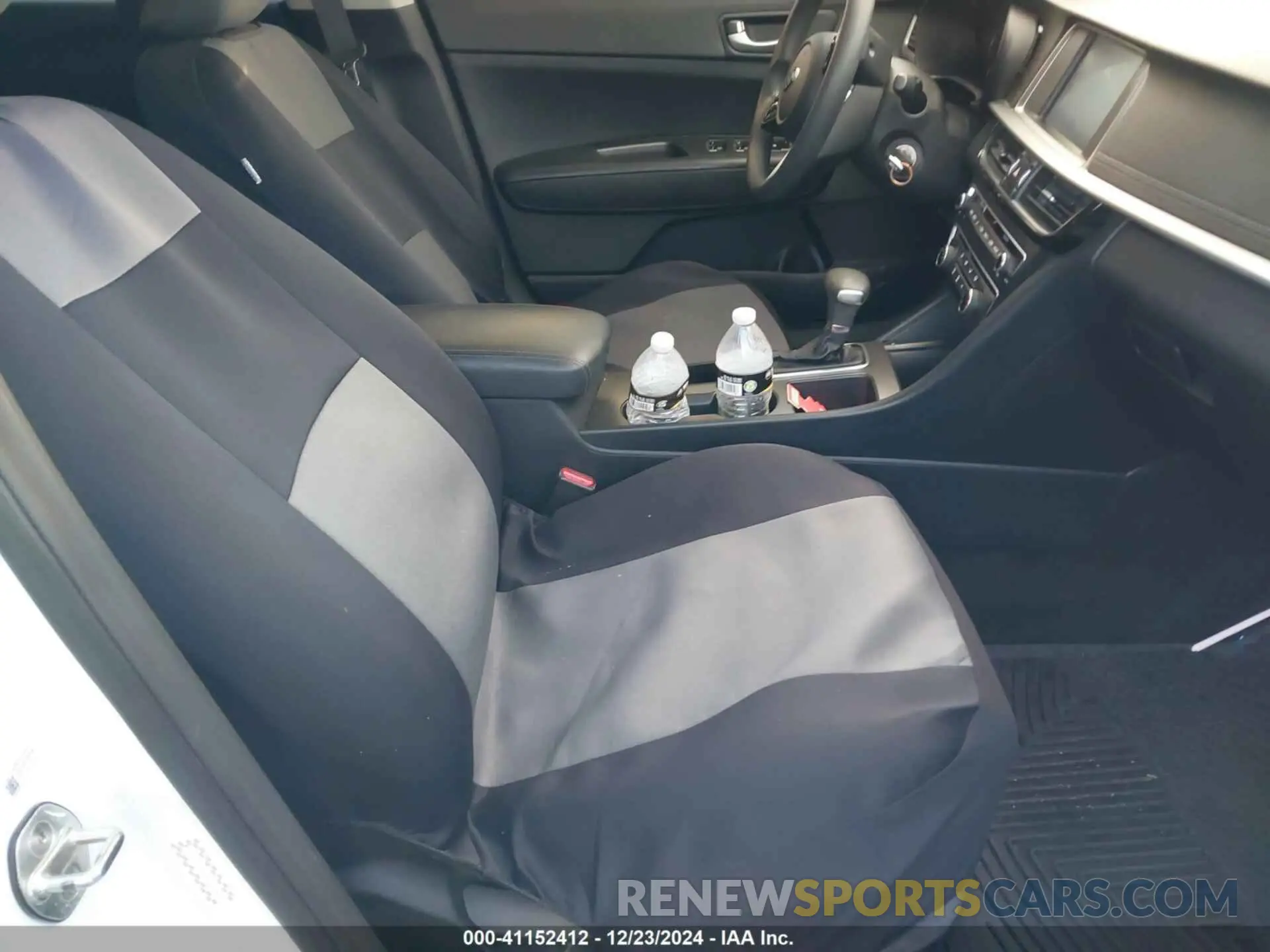 5 fotografías del automóvil dañado 5XXGT4L31KG365159 KIA OPTIMA 2019