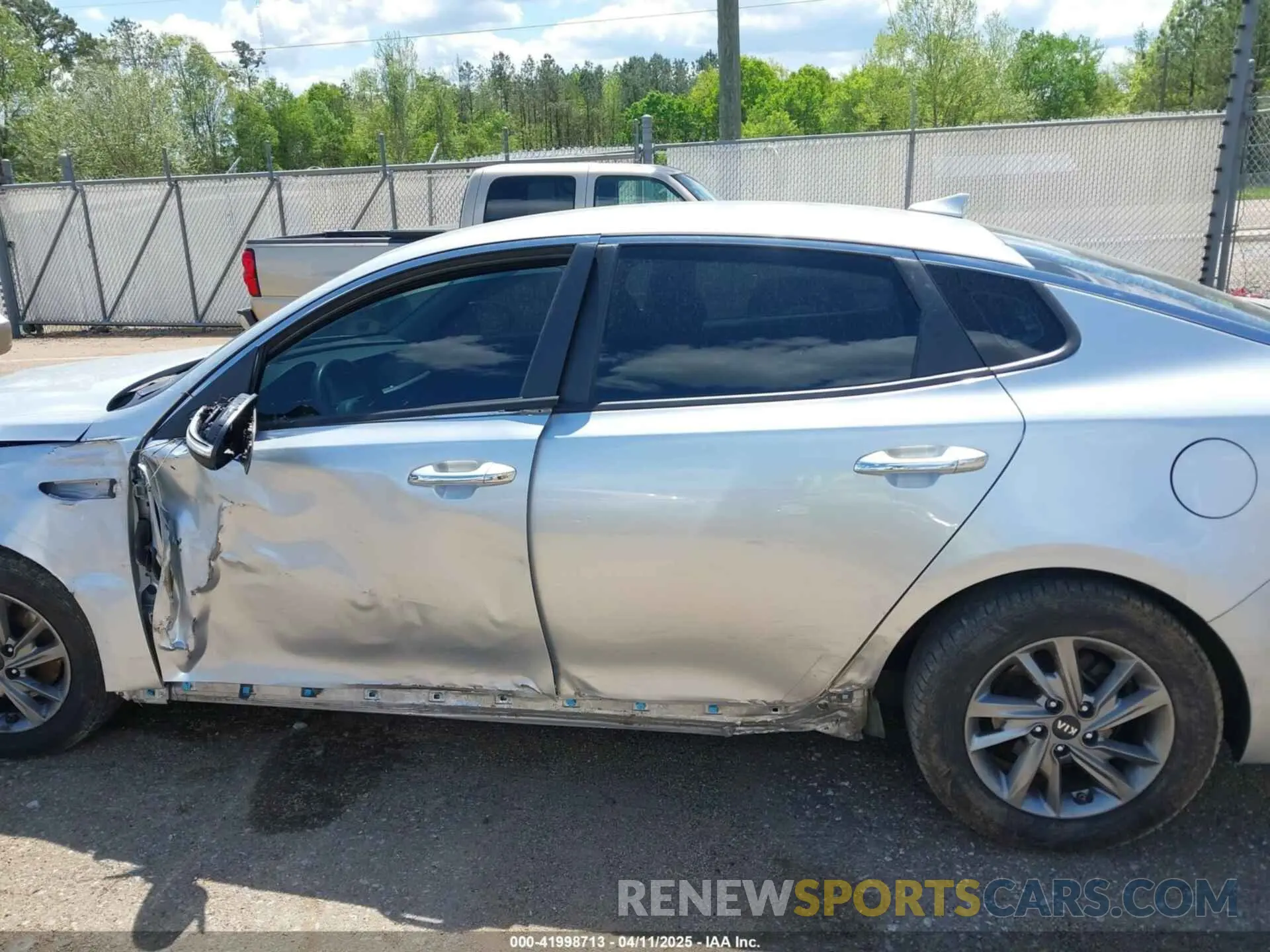 15 fotografías del automóvil dañado 5XXGT4L32KG282081 KIA OPTIMA 2019