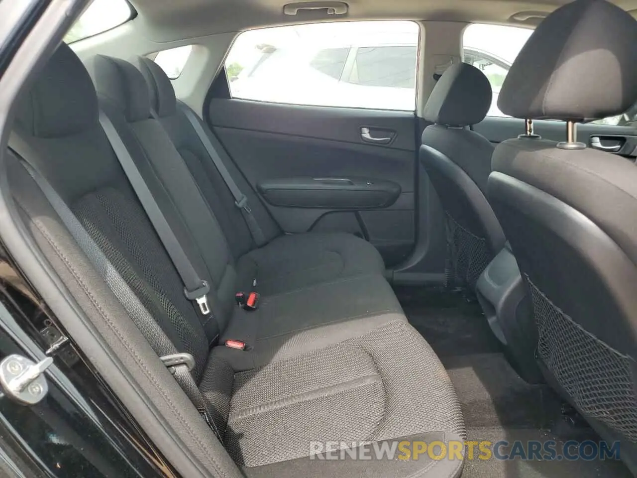 10 fotografías del automóvil dañado 5XXGT4L32KG308646 KIA OPTIMA 2019