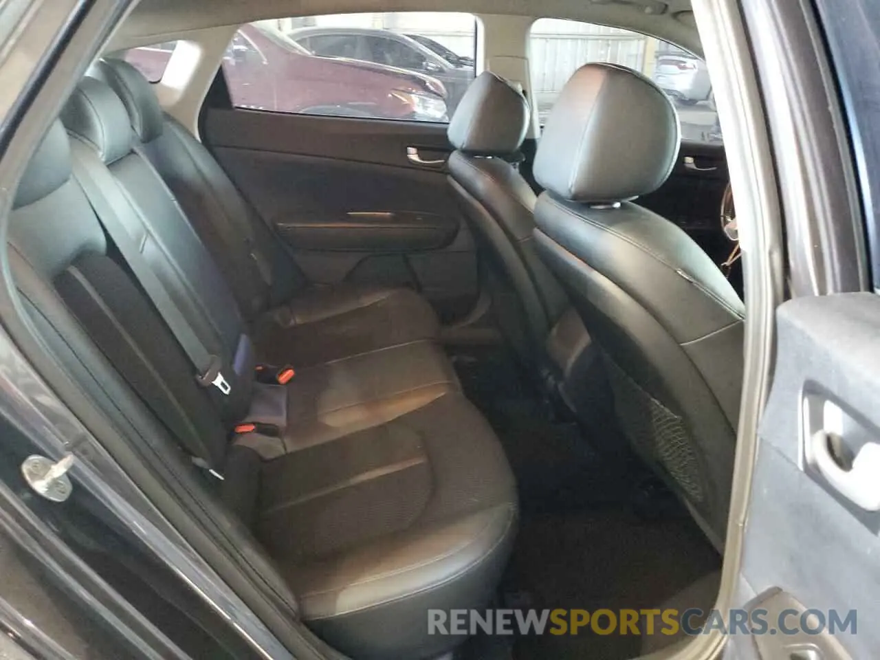9 fotografías del automóvil dañado 5XXGT4L32KG309389 KIA OPTIMA 2019