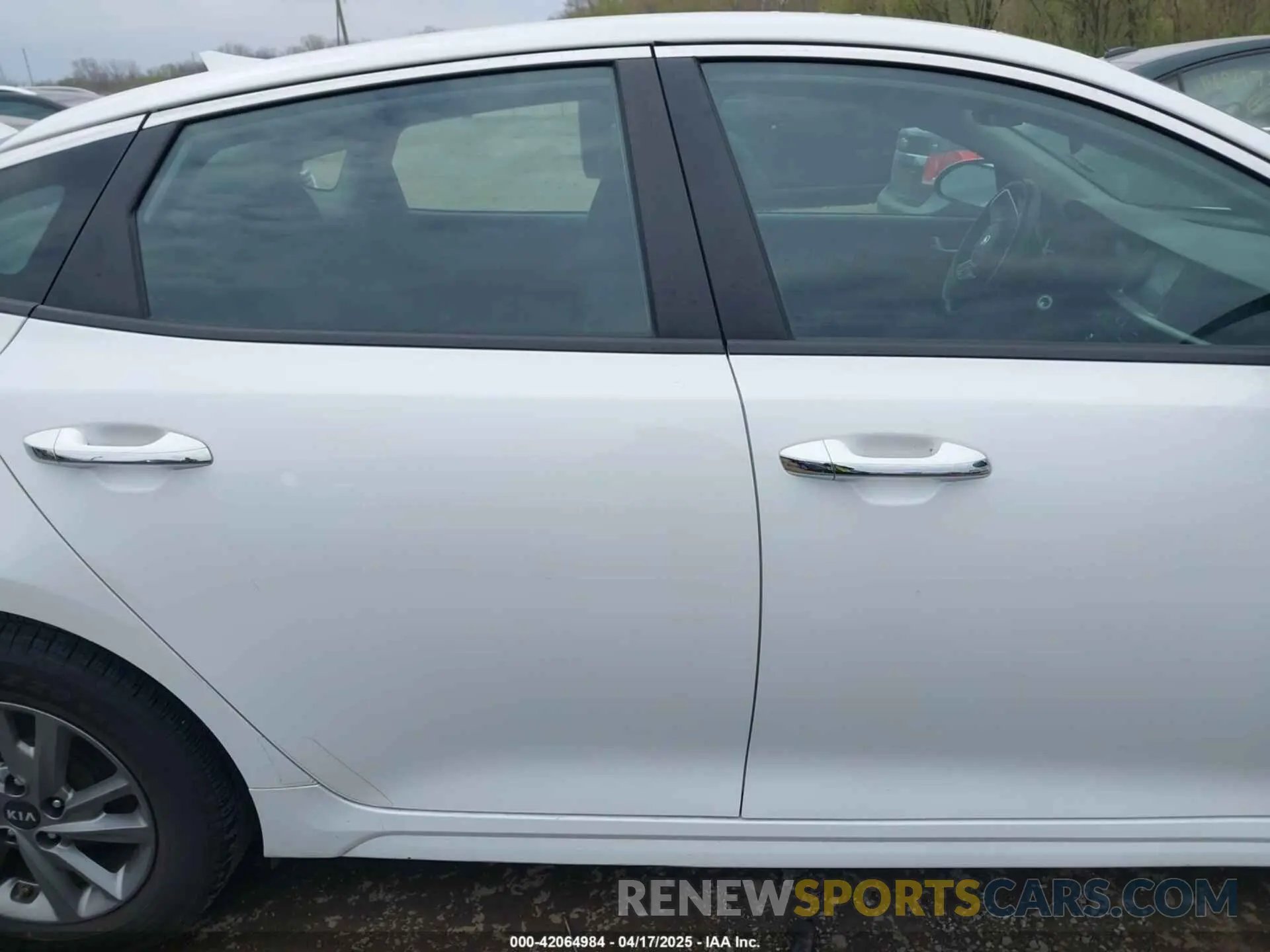 12 fotografías del automóvil dañado 5XXGT4L32KG312986 KIA OPTIMA 2019