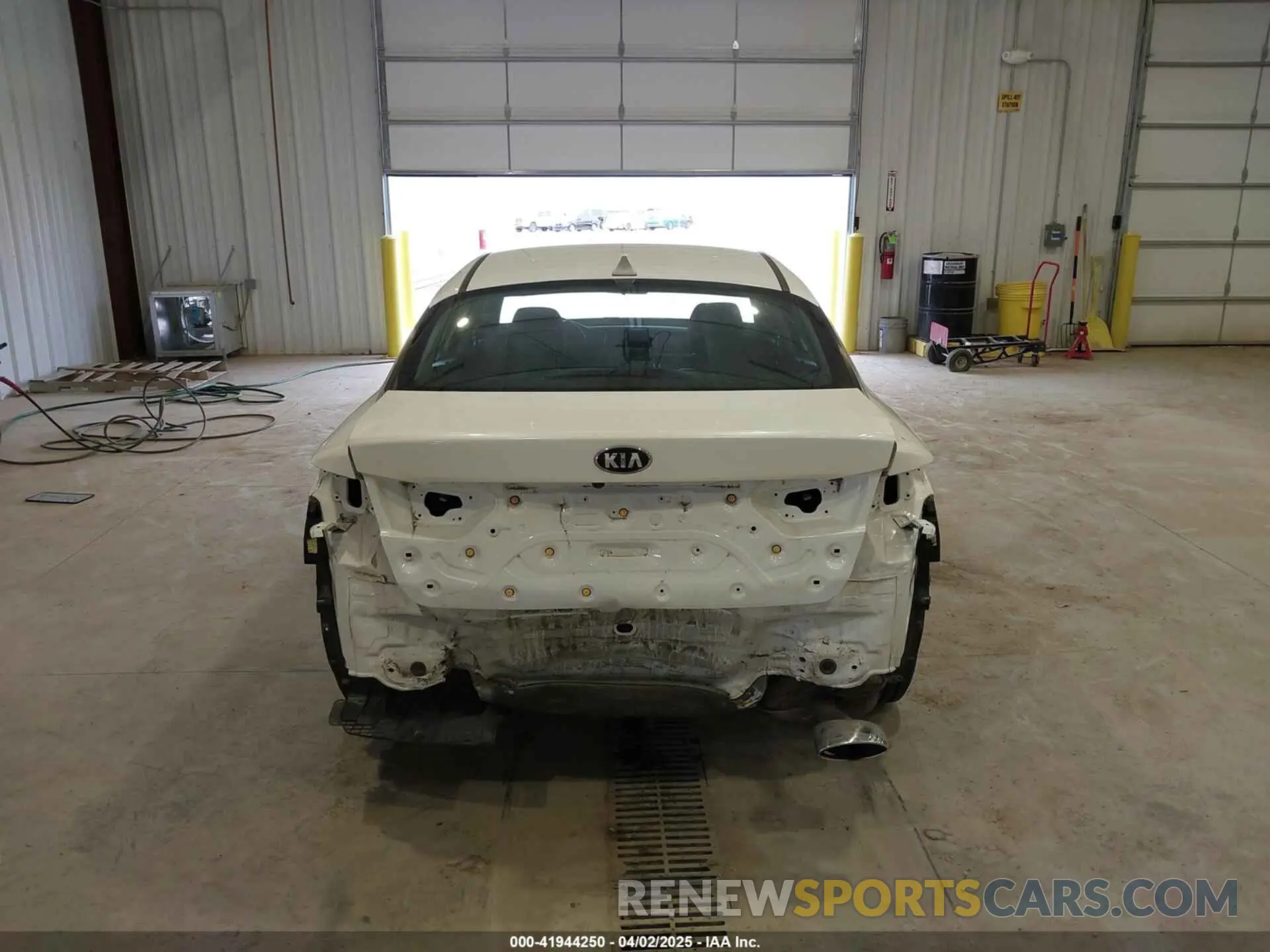 17 fotografías del automóvil dañado 5XXGT4L32KG319002 KIA OPTIMA 2019