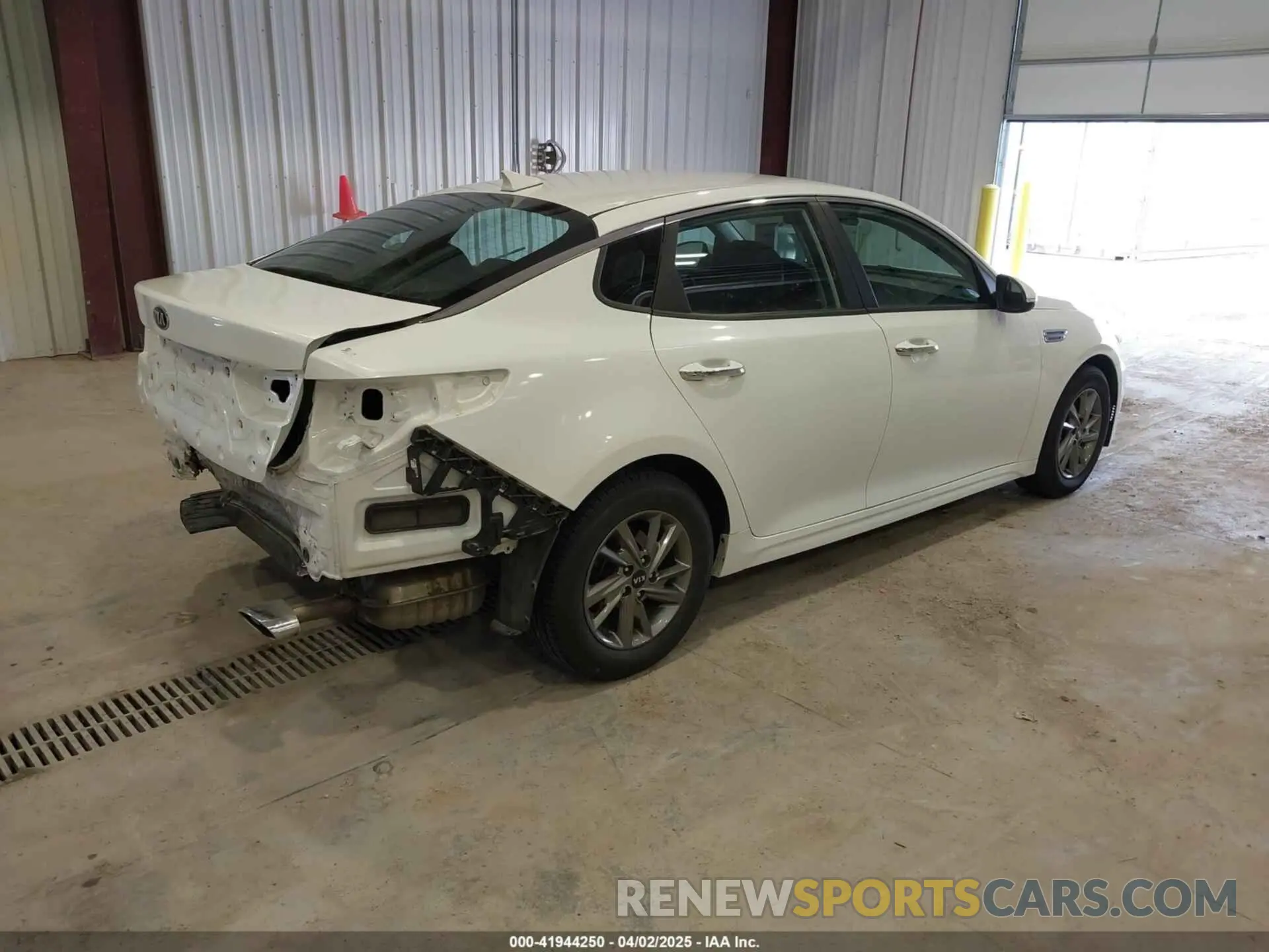 4 fotografías del automóvil dañado 5XXGT4L32KG319002 KIA OPTIMA 2019