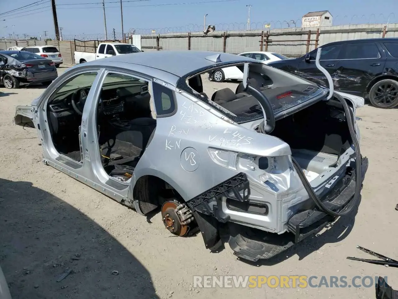 2 fotografías del automóvil dañado 5XXGT4L32KG369950 KIA OPTIMA 2019