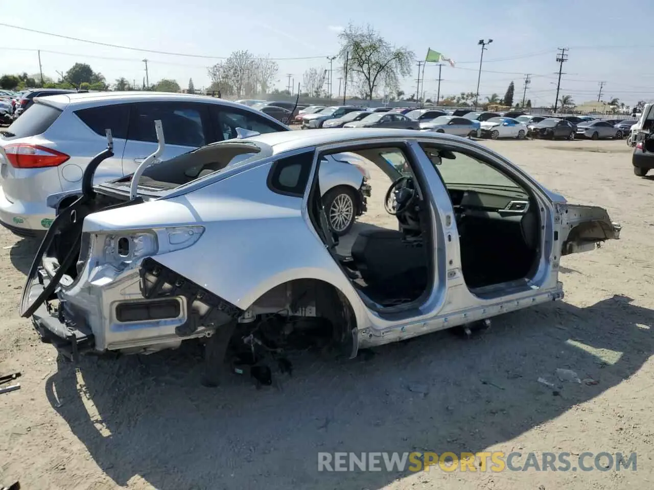 3 fotografías del automóvil dañado 5XXGT4L32KG369950 KIA OPTIMA 2019