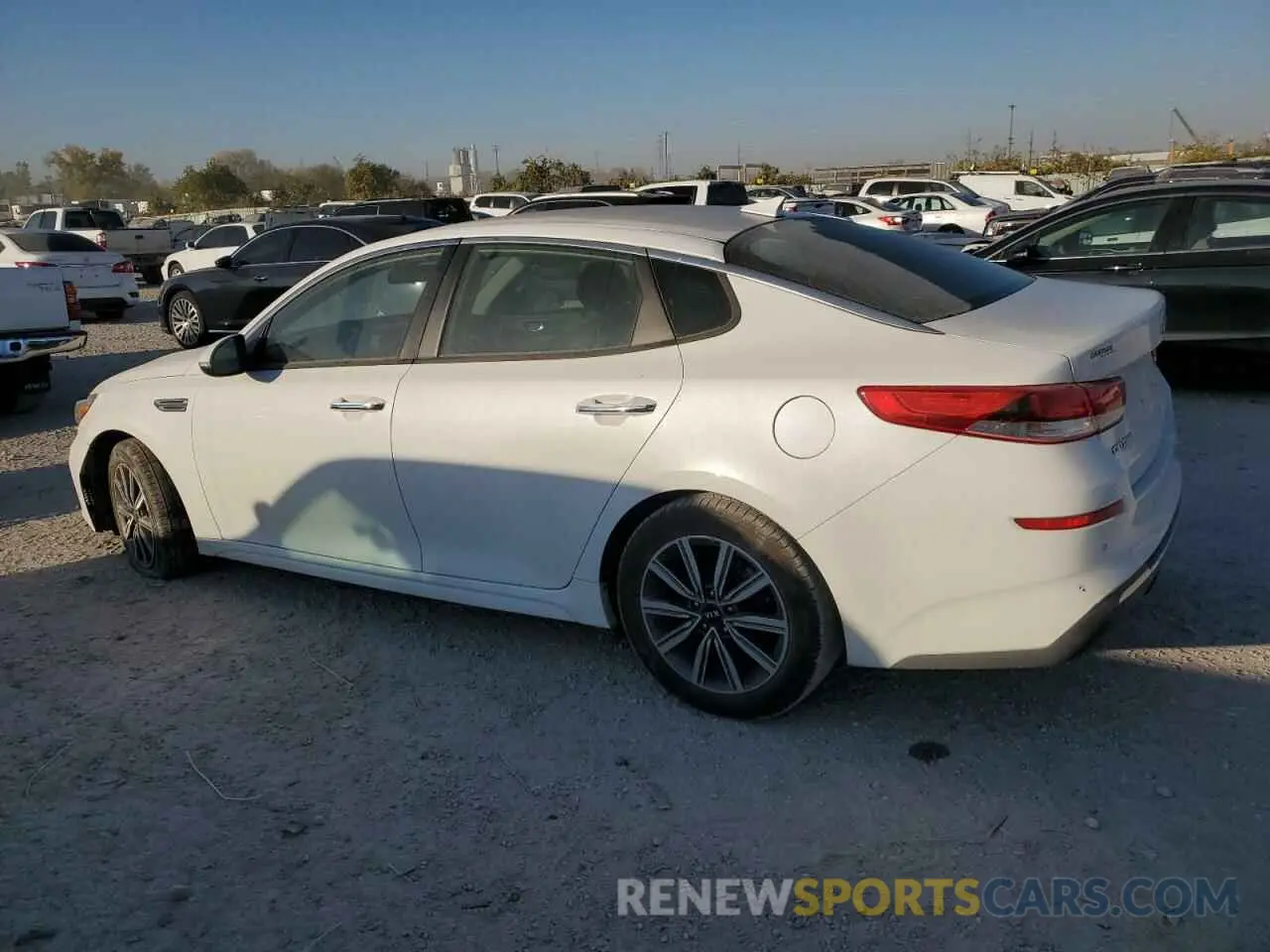 2 fotografías del automóvil dañado 5XXGT4L32KG370466 KIA OPTIMA 2019