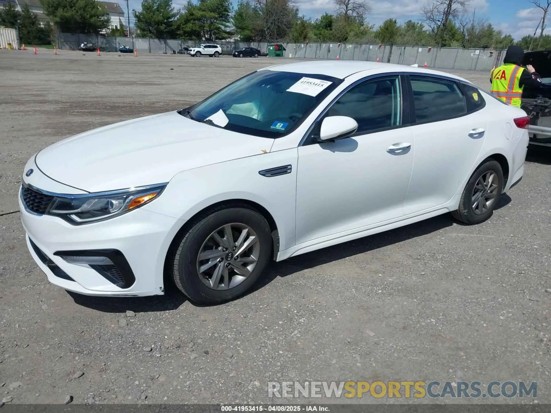 2 fotografías del automóvil dañado 5XXGT4L33KG306453 KIA OPTIMA 2019