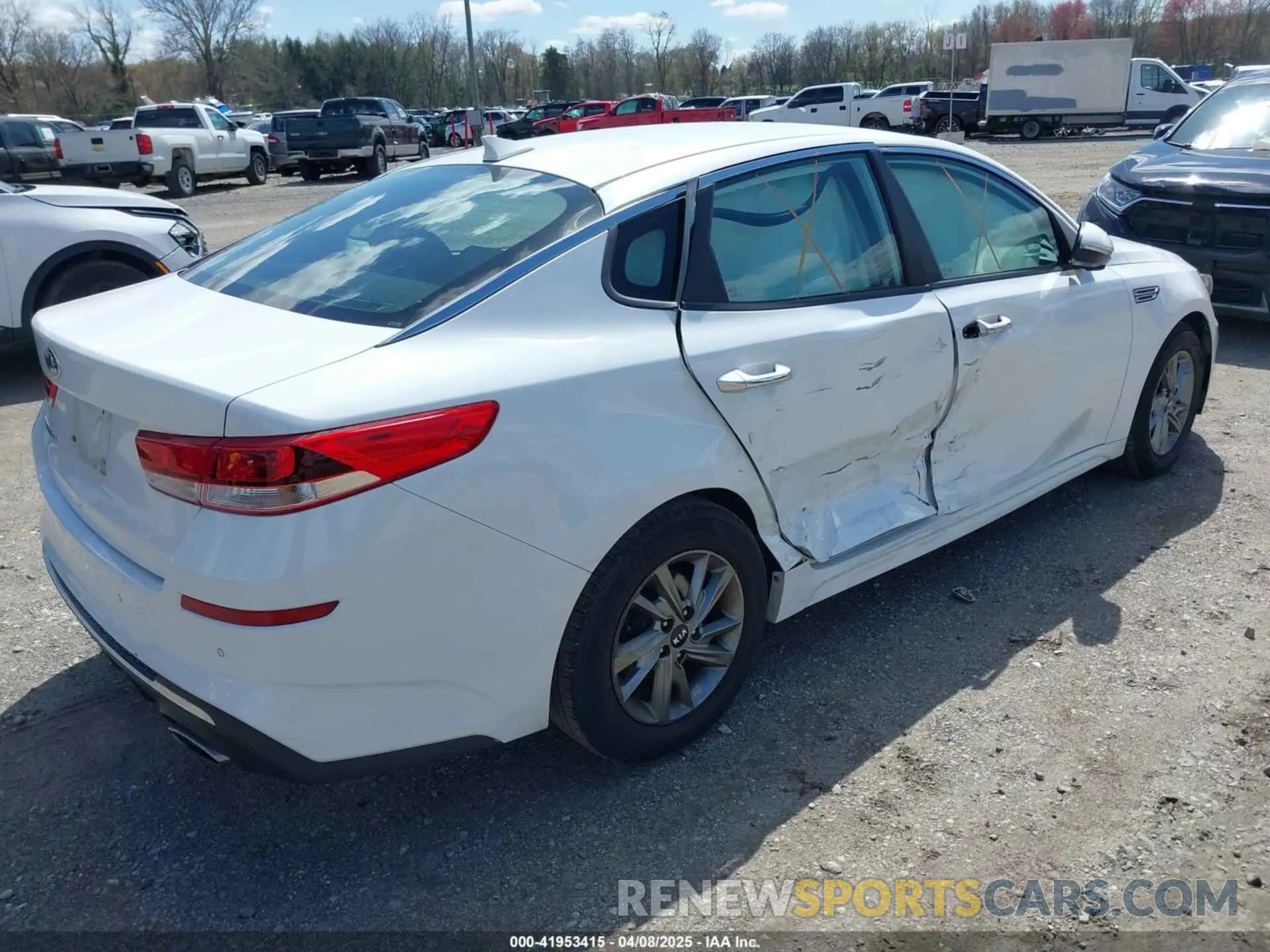 4 fotografías del automóvil dañado 5XXGT4L33KG306453 KIA OPTIMA 2019