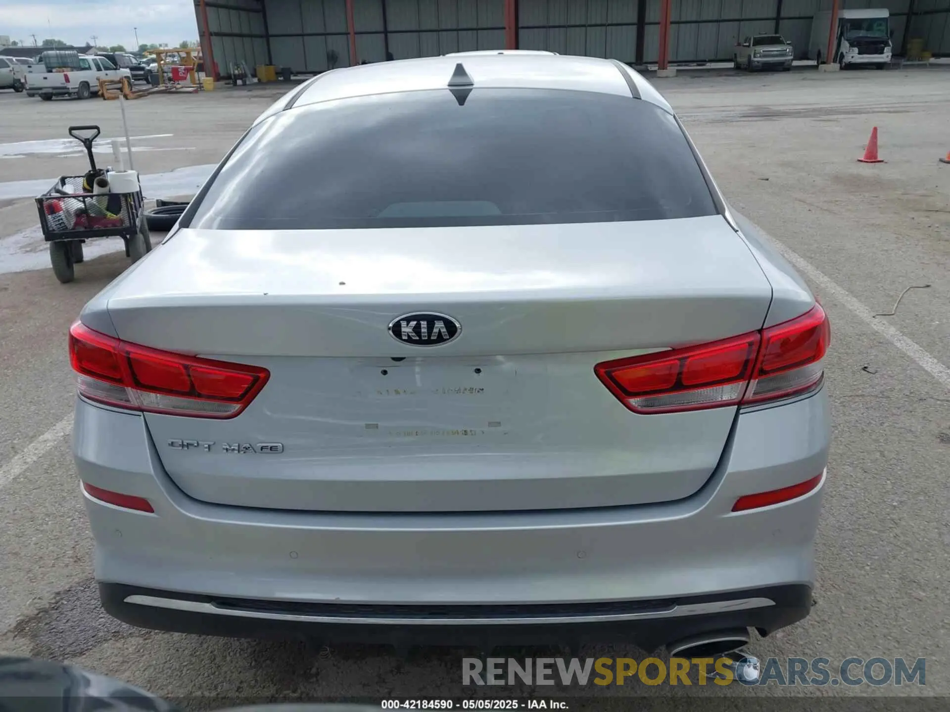 16 fotografías del automóvil dañado 5XXGT4L33KG320322 KIA OPTIMA 2019