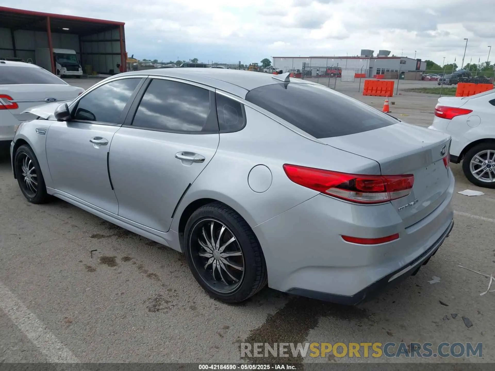 3 fotografías del automóvil dañado 5XXGT4L33KG320322 KIA OPTIMA 2019