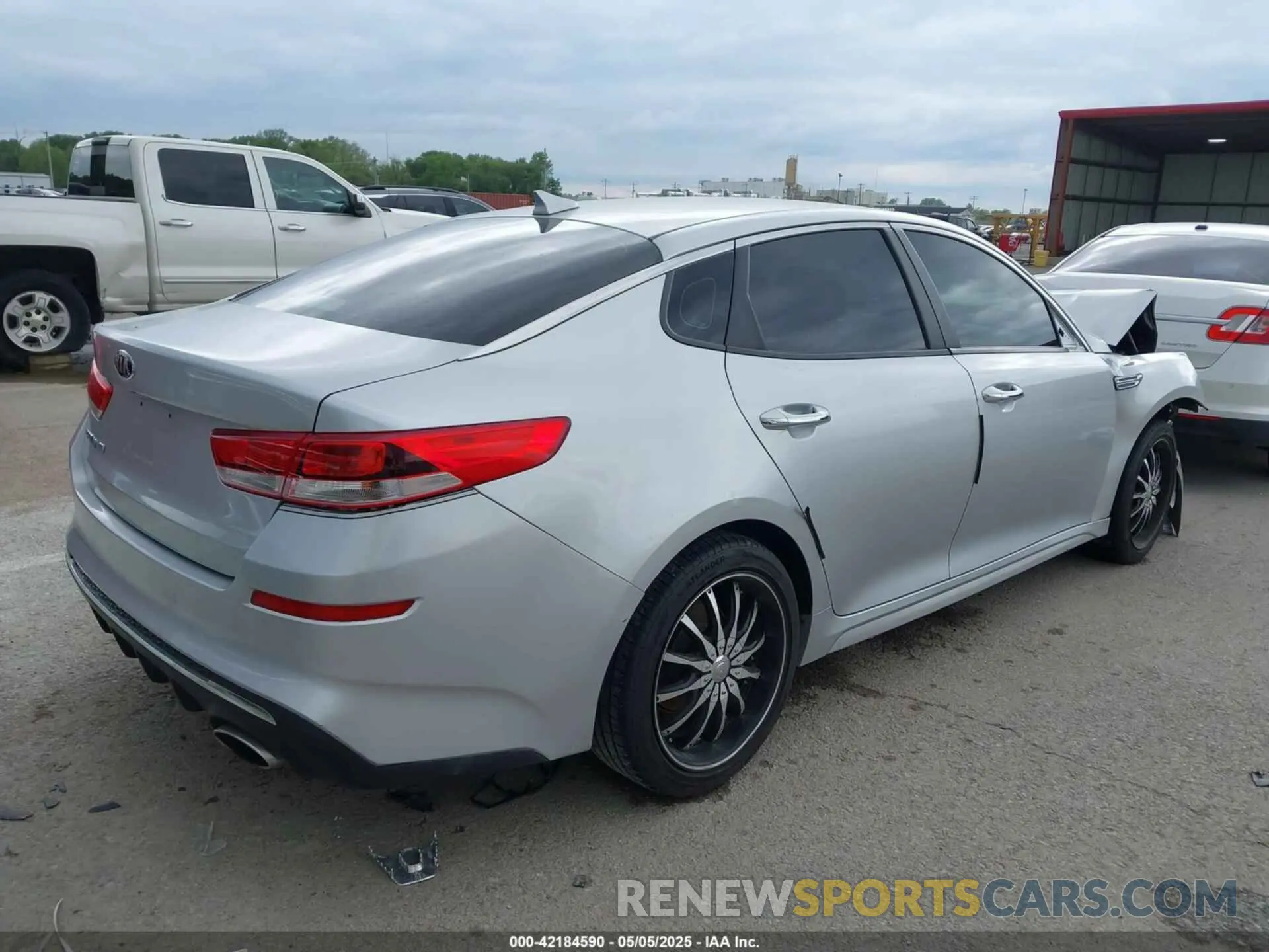 4 fotografías del automóvil dañado 5XXGT4L33KG320322 KIA OPTIMA 2019