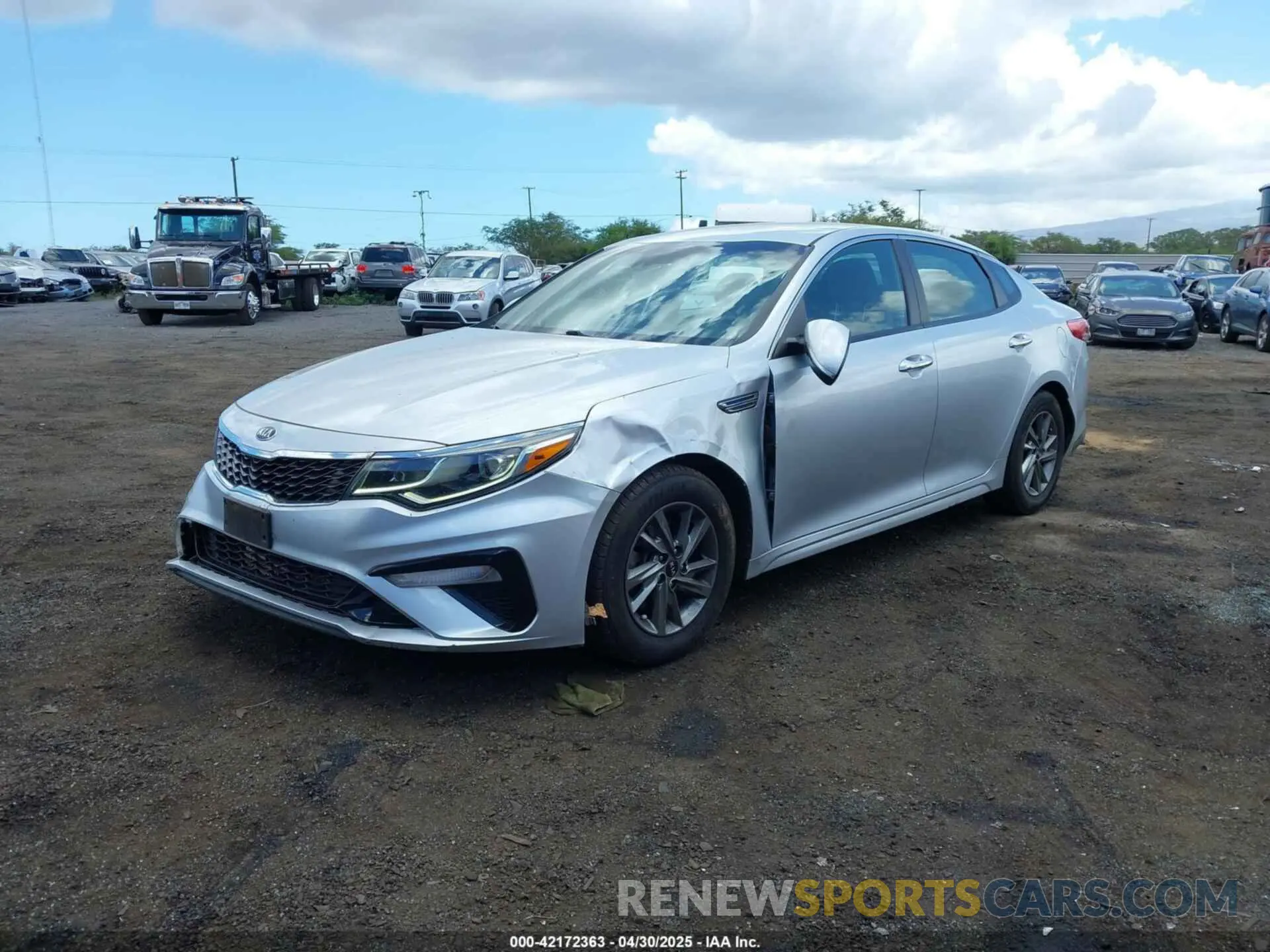 2 fotografías del automóvil dañado 5XXGT4L33KG328565 KIA OPTIMA 2019