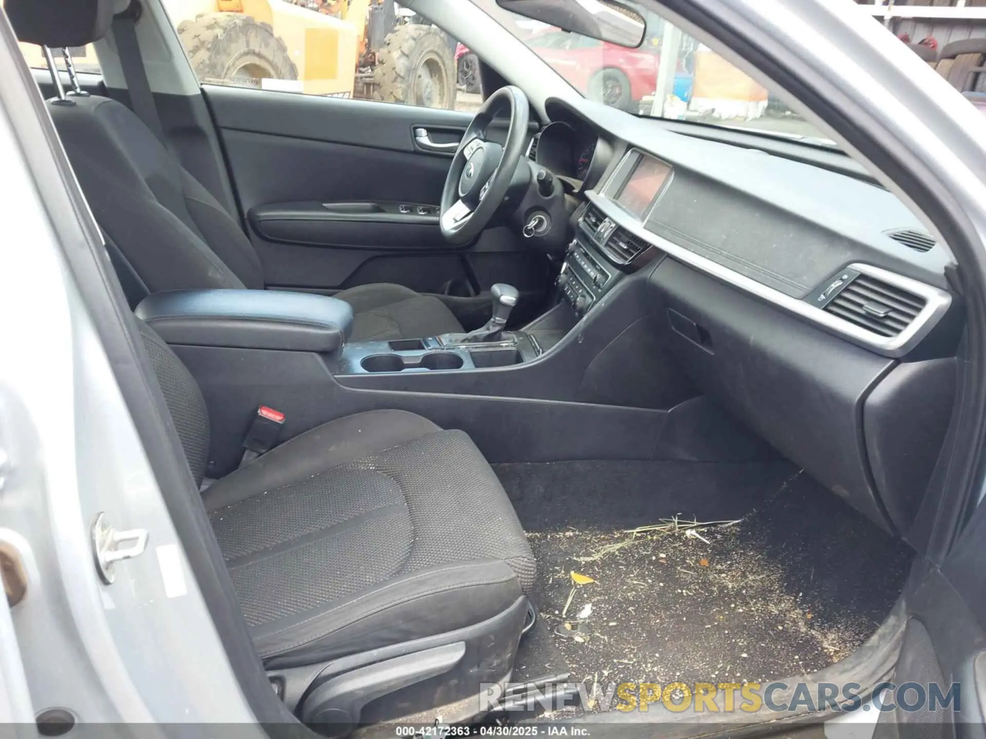 5 fotografías del automóvil dañado 5XXGT4L33KG328565 KIA OPTIMA 2019