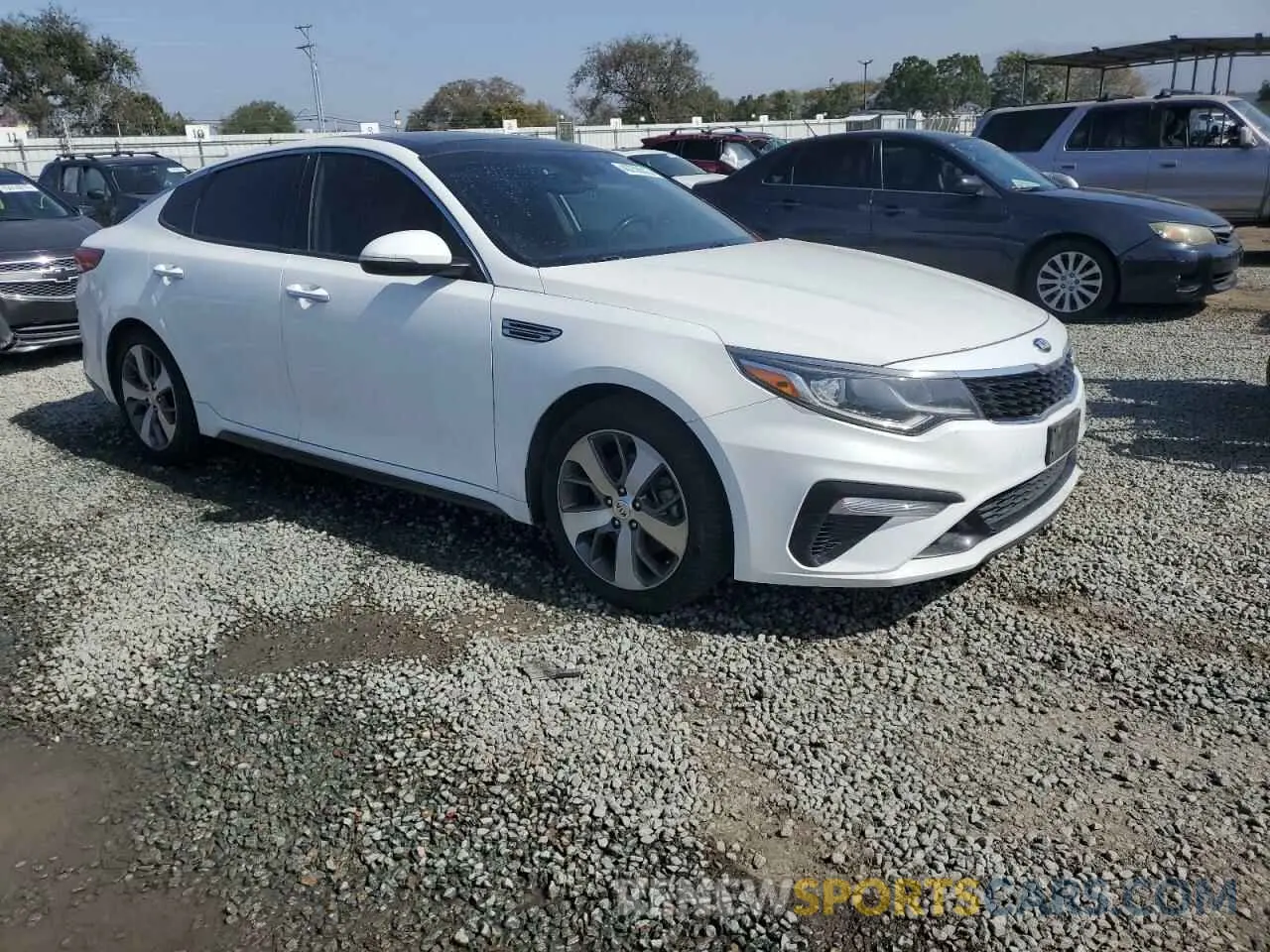 4 fotografías del automóvil dañado 5XXGT4L33KG331787 KIA OPTIMA 2019