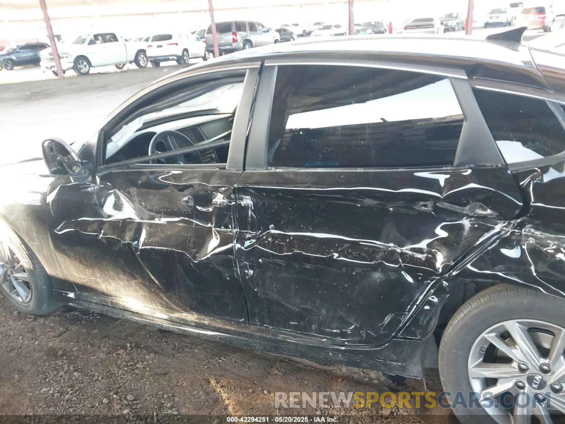 14 fotografías del automóvil dañado 5XXGT4L33KG344636 KIA OPTIMA 2019