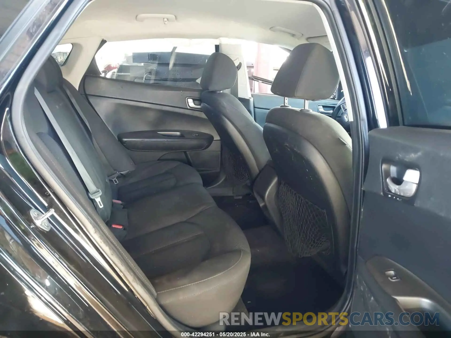 8 fotografías del automóvil dañado 5XXGT4L33KG344636 KIA OPTIMA 2019