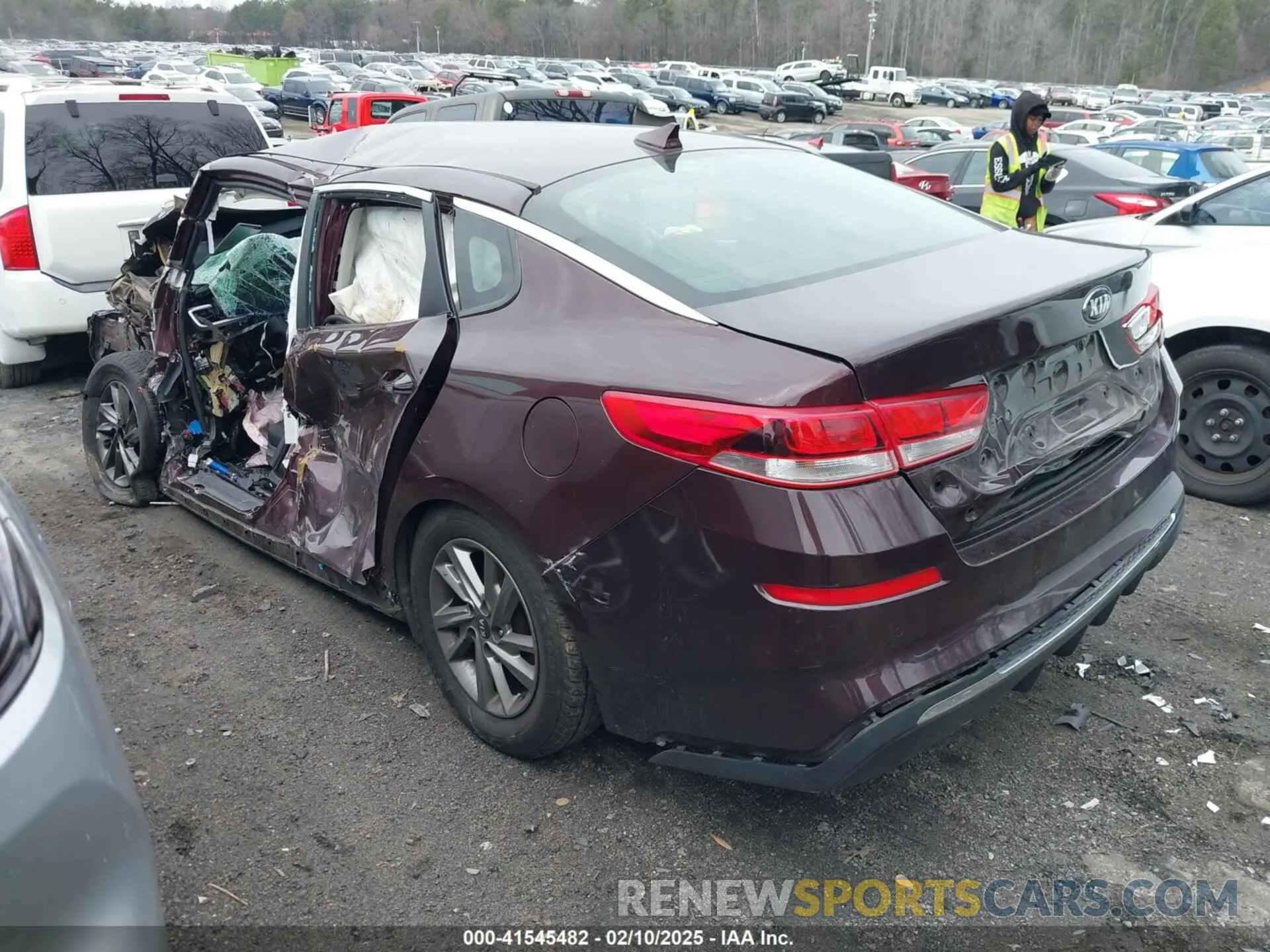 3 fotografías del automóvil dañado 5XXGT4L33KG348900 KIA OPTIMA 2019