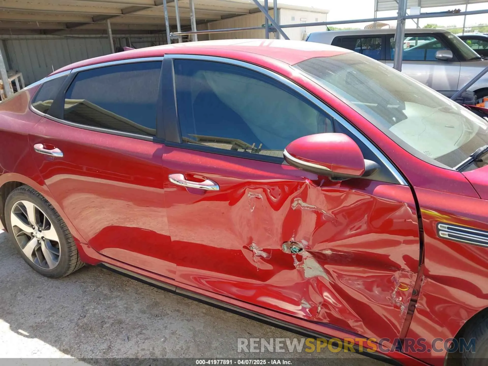 13 fotografías del automóvil dañado 5XXGT4L33KG360559 KIA OPTIMA 2019