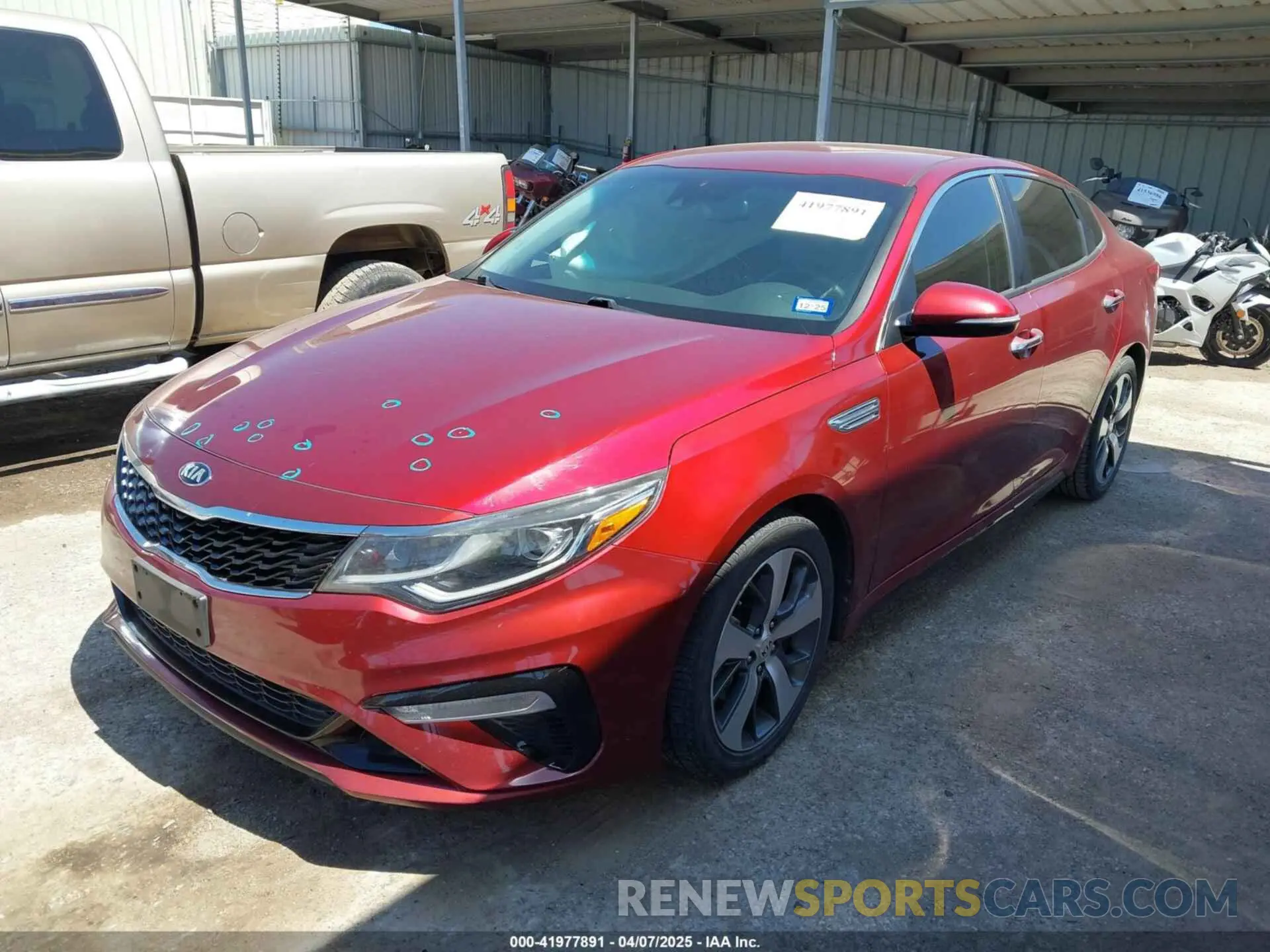 2 fotografías del automóvil dañado 5XXGT4L33KG360559 KIA OPTIMA 2019