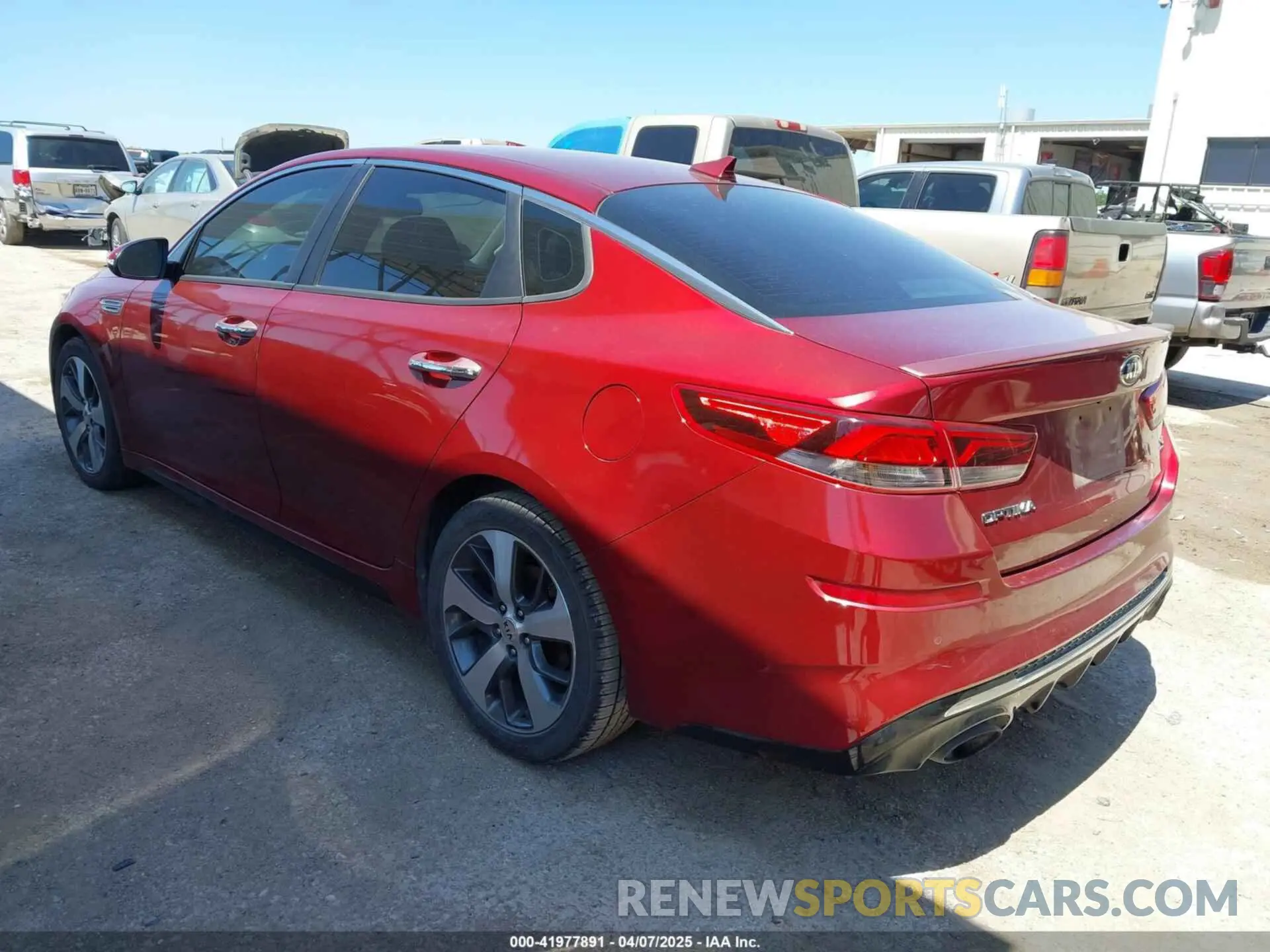 3 fotografías del automóvil dañado 5XXGT4L33KG360559 KIA OPTIMA 2019