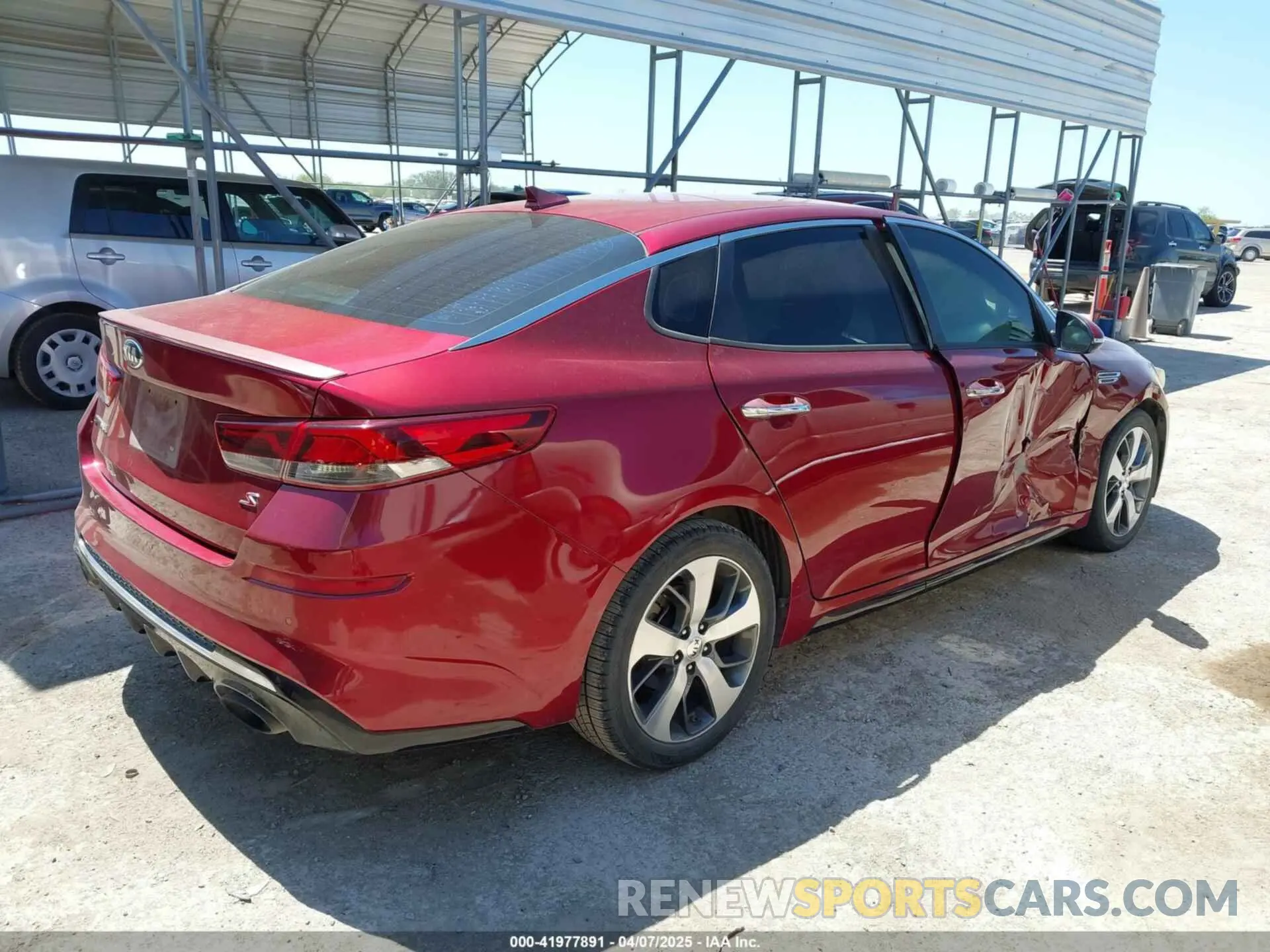 4 fotografías del automóvil dañado 5XXGT4L33KG360559 KIA OPTIMA 2019