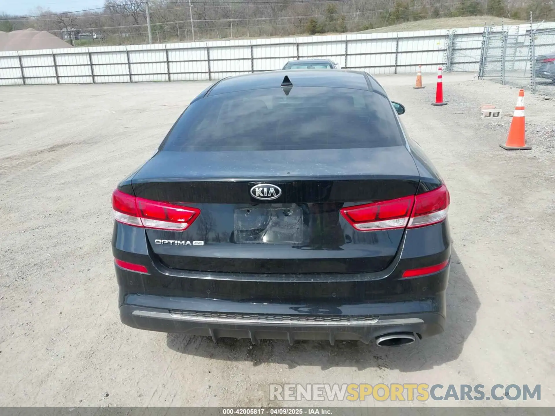 15 fotografías del automóvil dañado 5XXGT4L33KG373375 KIA OPTIMA 2019