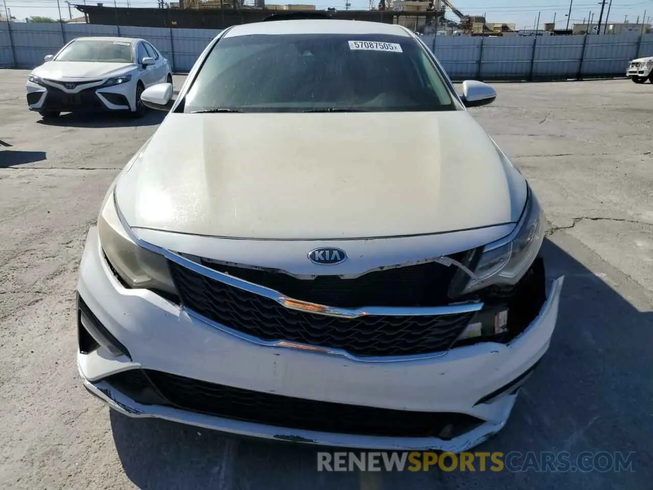 5 fotografías del automóvil dañado 5XXGT4L34KG281577 KIA OPTIMA 2019