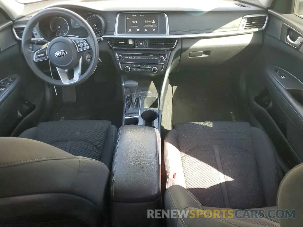 8 fotografías del automóvil dañado 5XXGT4L34KG281577 KIA OPTIMA 2019