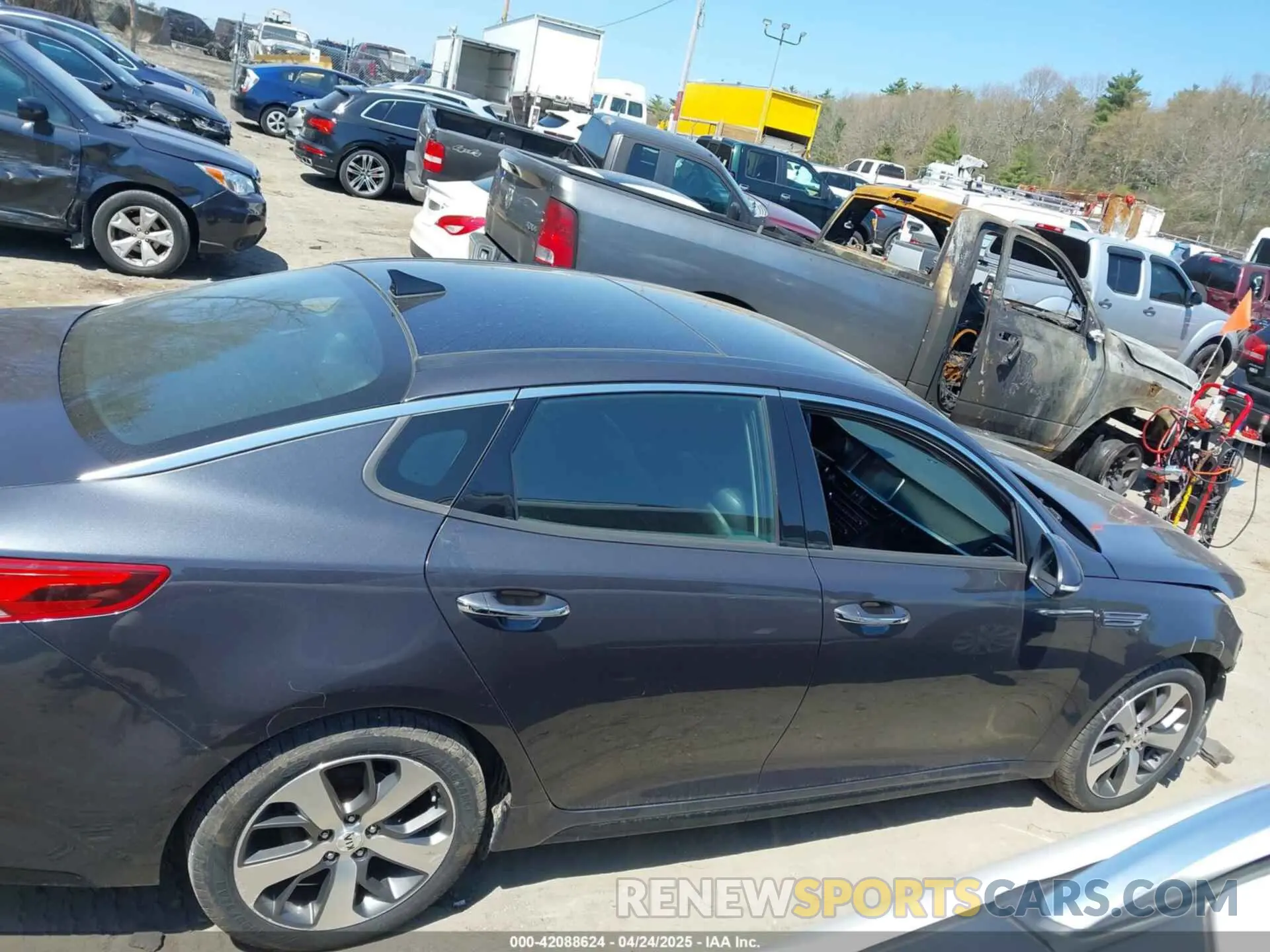 14 fotografías del automóvil dañado 5XXGT4L34KG302976 KIA OPTIMA 2019