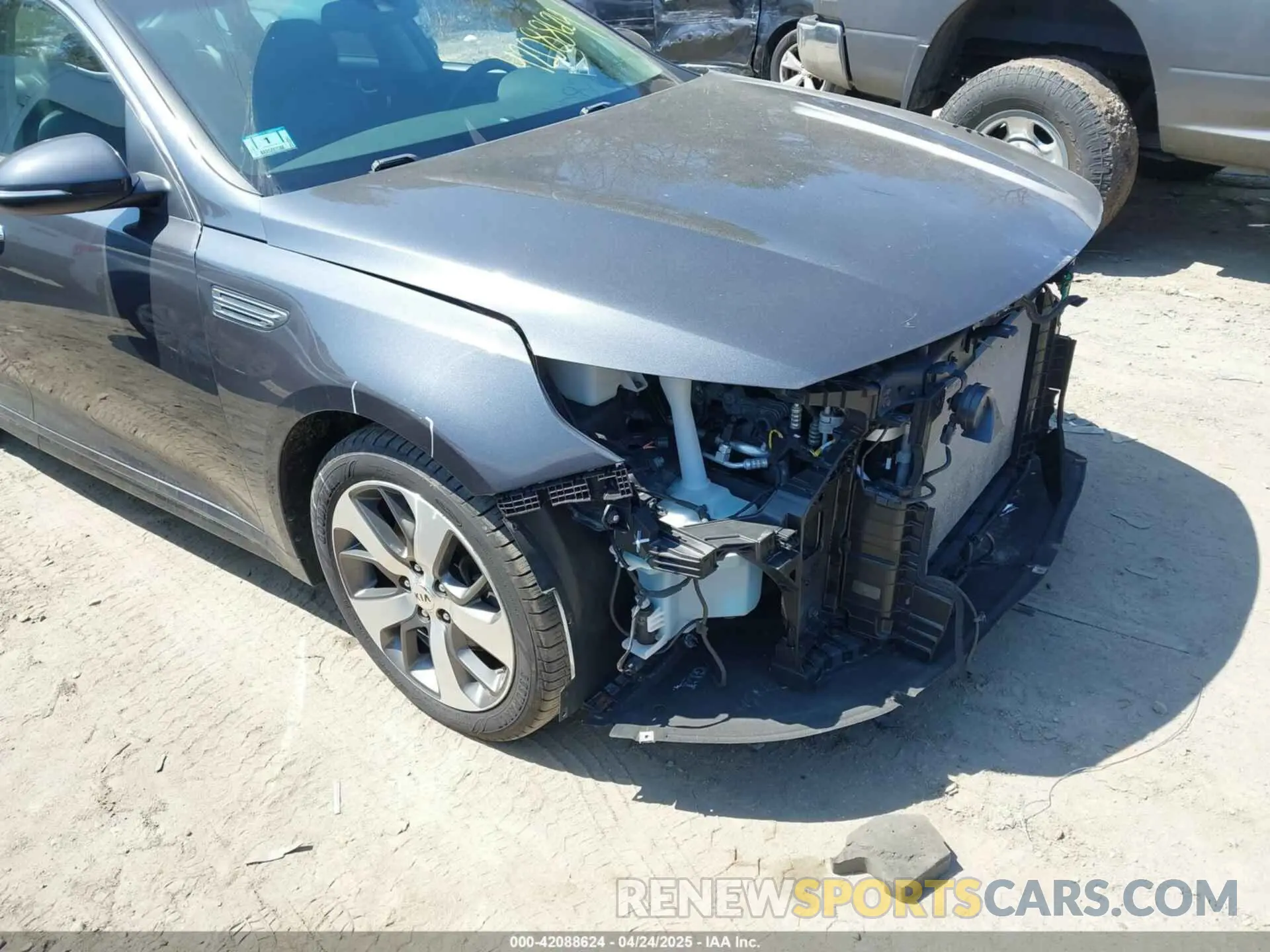 18 fotografías del automóvil dañado 5XXGT4L34KG302976 KIA OPTIMA 2019