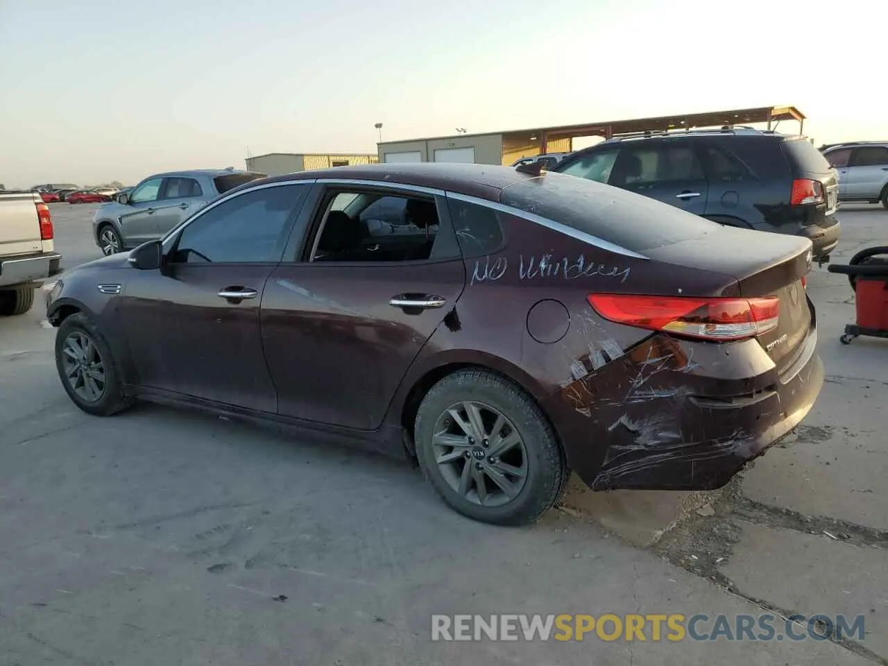 2 fotografías del automóvil dañado 5XXGT4L34KG323603 KIA OPTIMA 2019