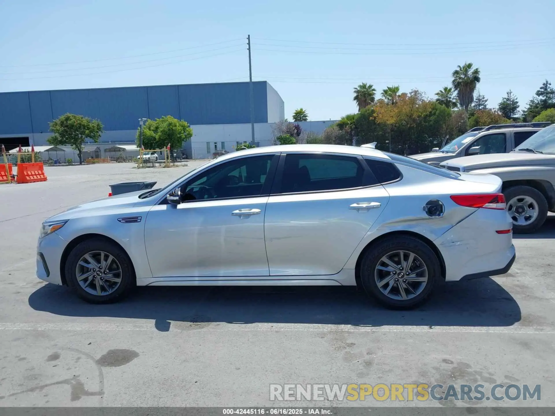 14 fotografías del automóvil dañado 5XXGT4L34KG340899 KIA OPTIMA 2019