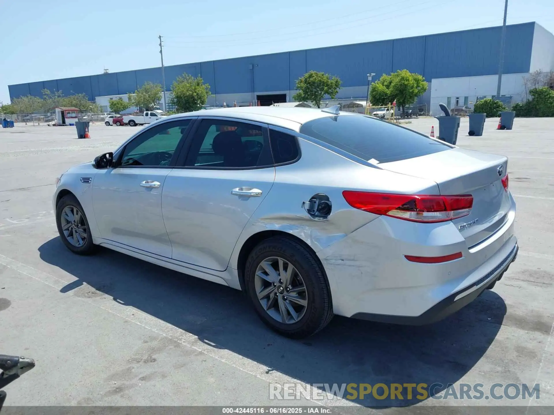 3 fotografías del automóvil dañado 5XXGT4L34KG340899 KIA OPTIMA 2019
